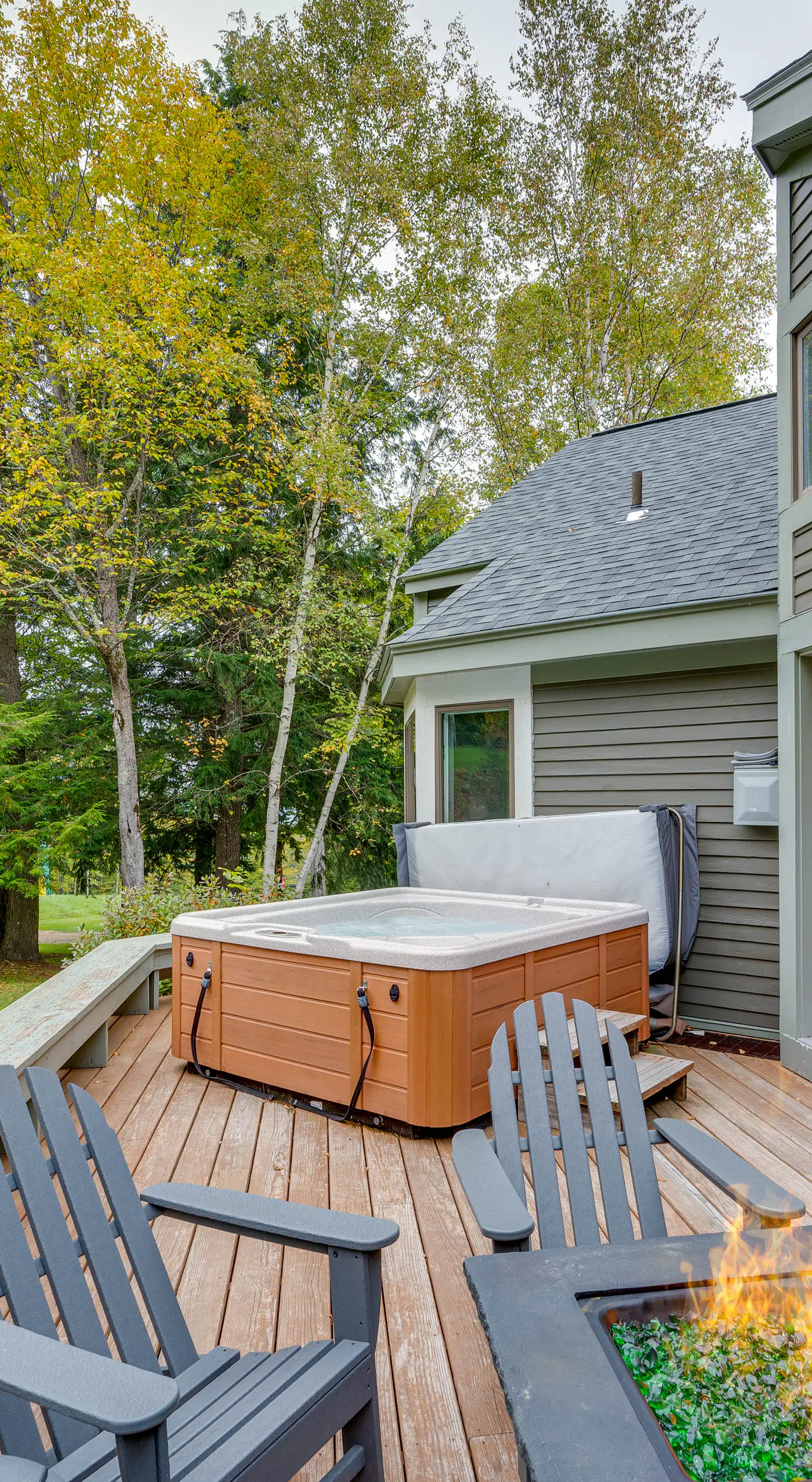 Ski-in Condo w/ Hot Tub on Burke Mtn Slopes!