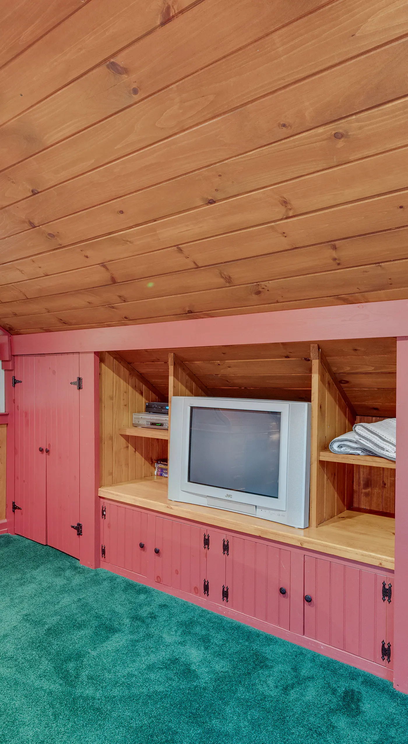 Ski-in Condo w/ Hot Tub on Burke Mtn Slopes!