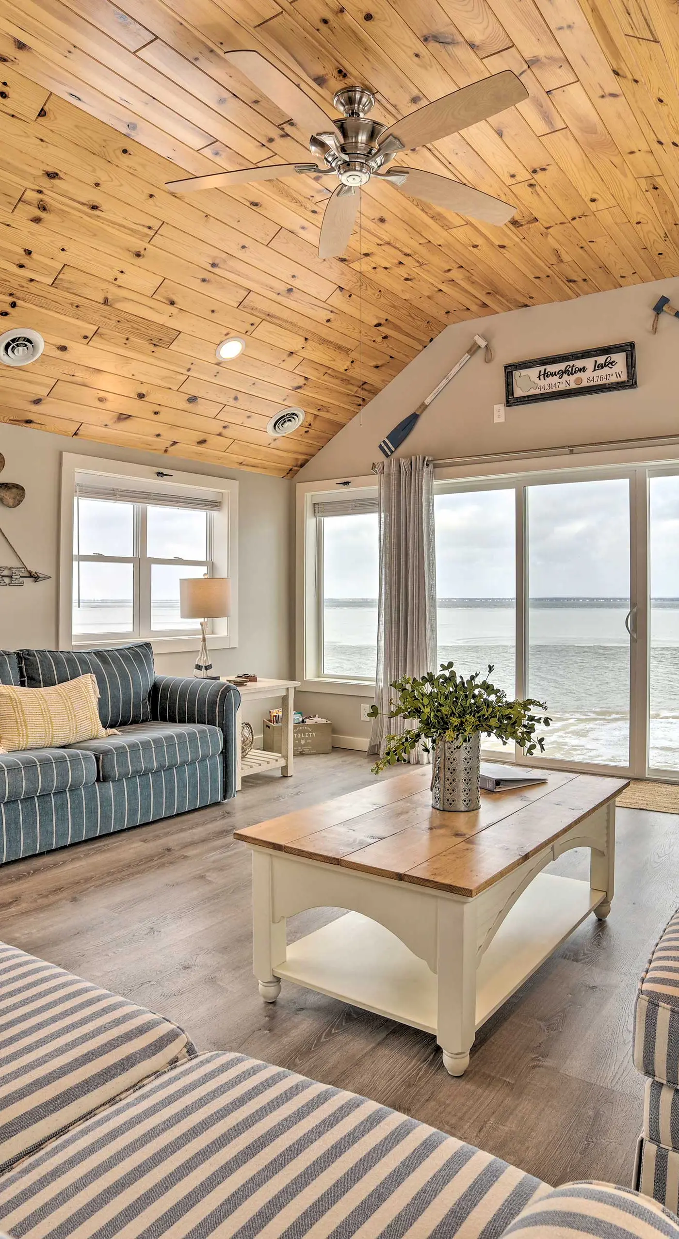 Charming Modern Cottage on Houghton Lake!