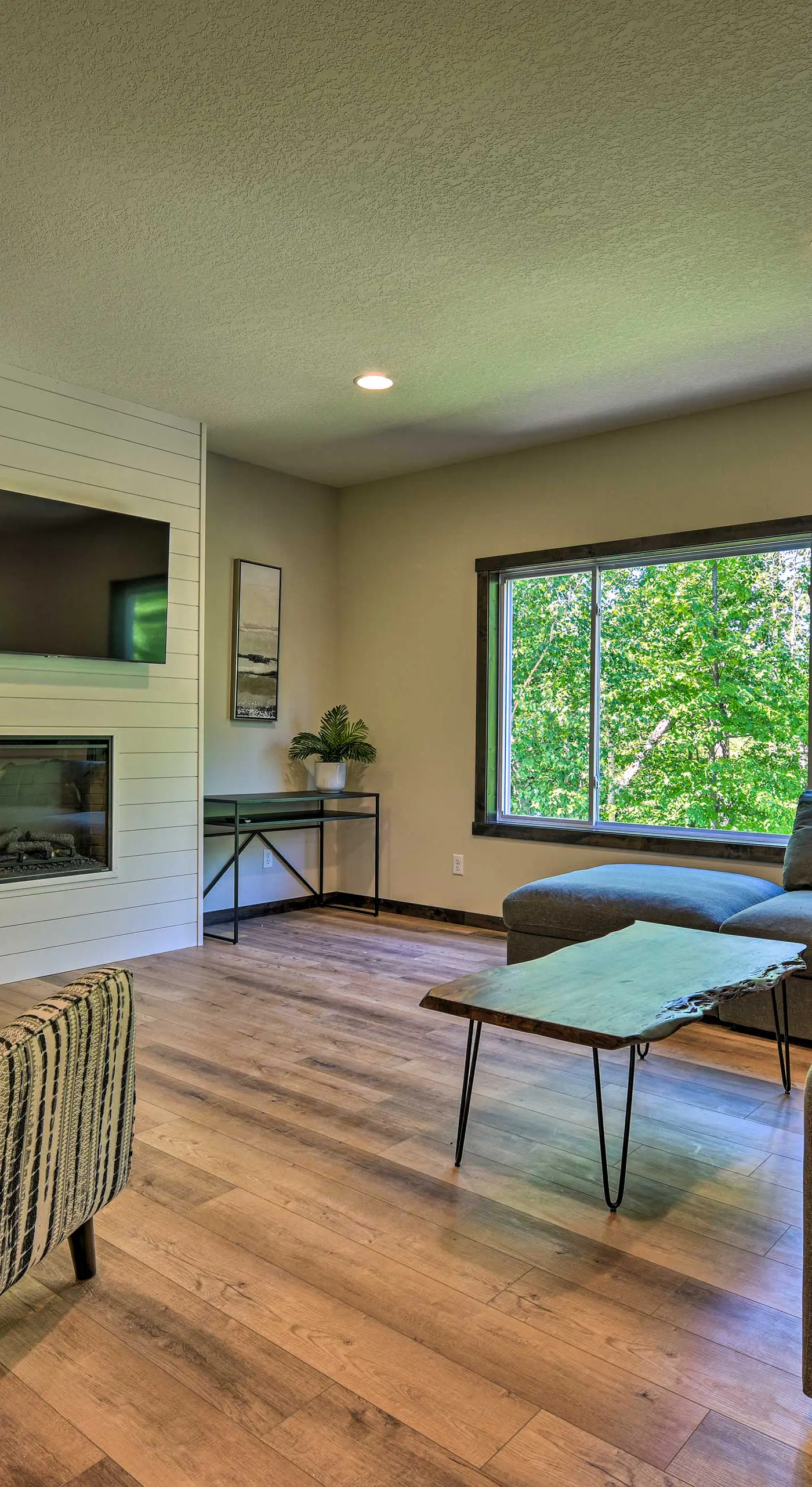 Modern Nisswa Escape w/ Deck: Walk to Gull Lake!