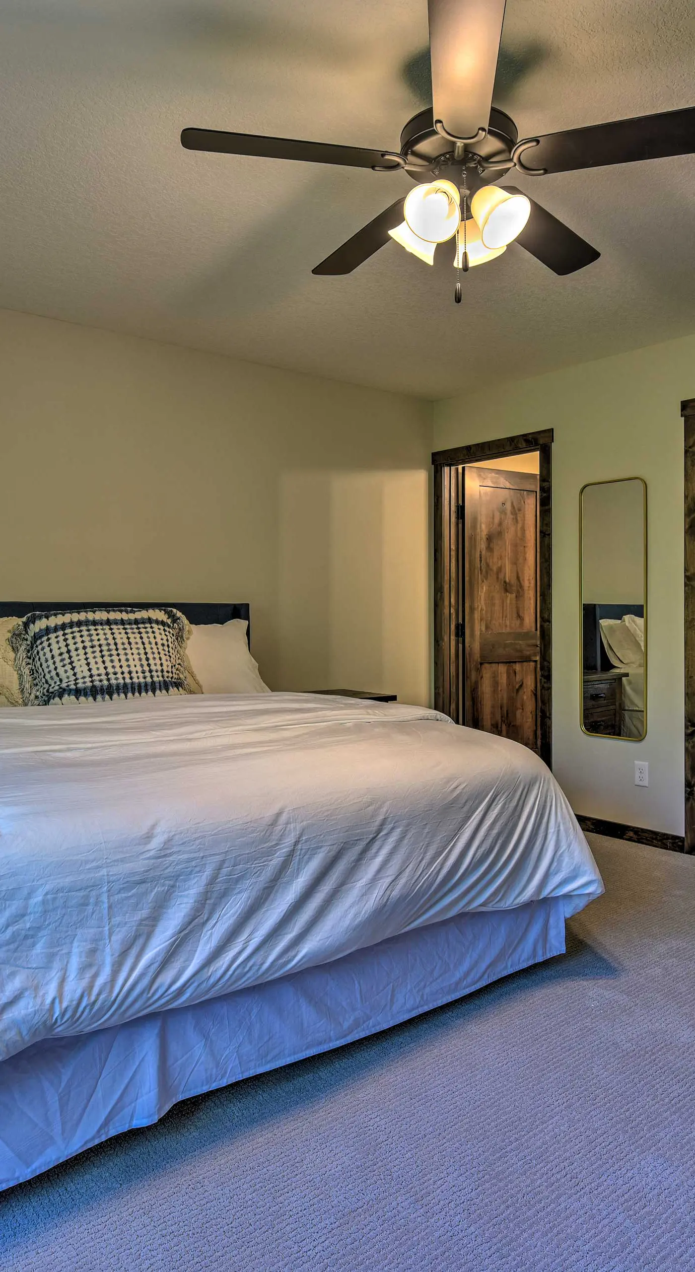 Modern Nisswa Escape w/ Deck: Walk to Gull Lake!