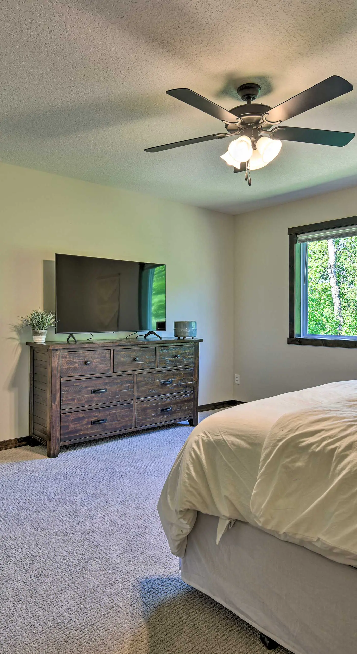Modern Nisswa Escape w/ Deck: Walk to Gull Lake!