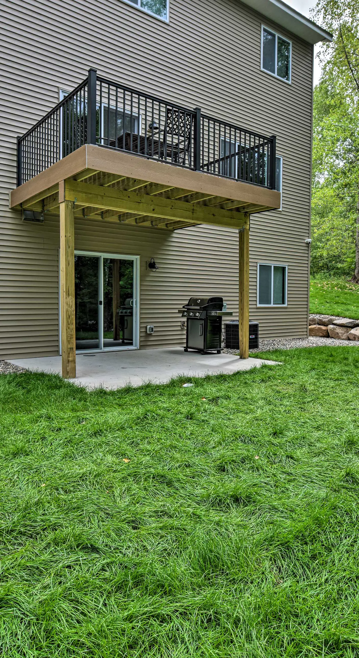 Modern Nisswa Escape w/ Deck: Walk to Gull Lake!