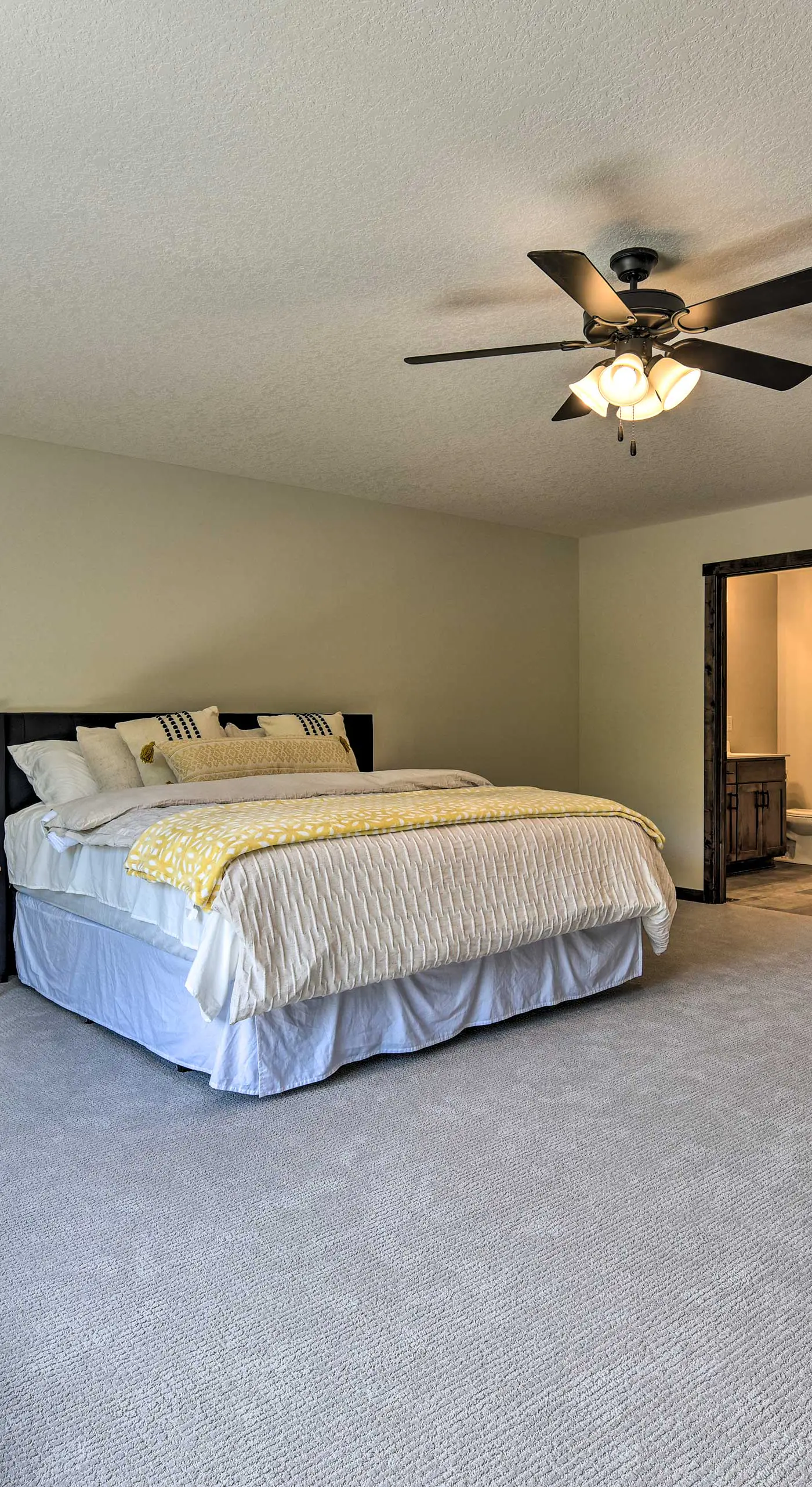 Modern Nisswa Escape w/ Deck: Walk to Gull Lake!
