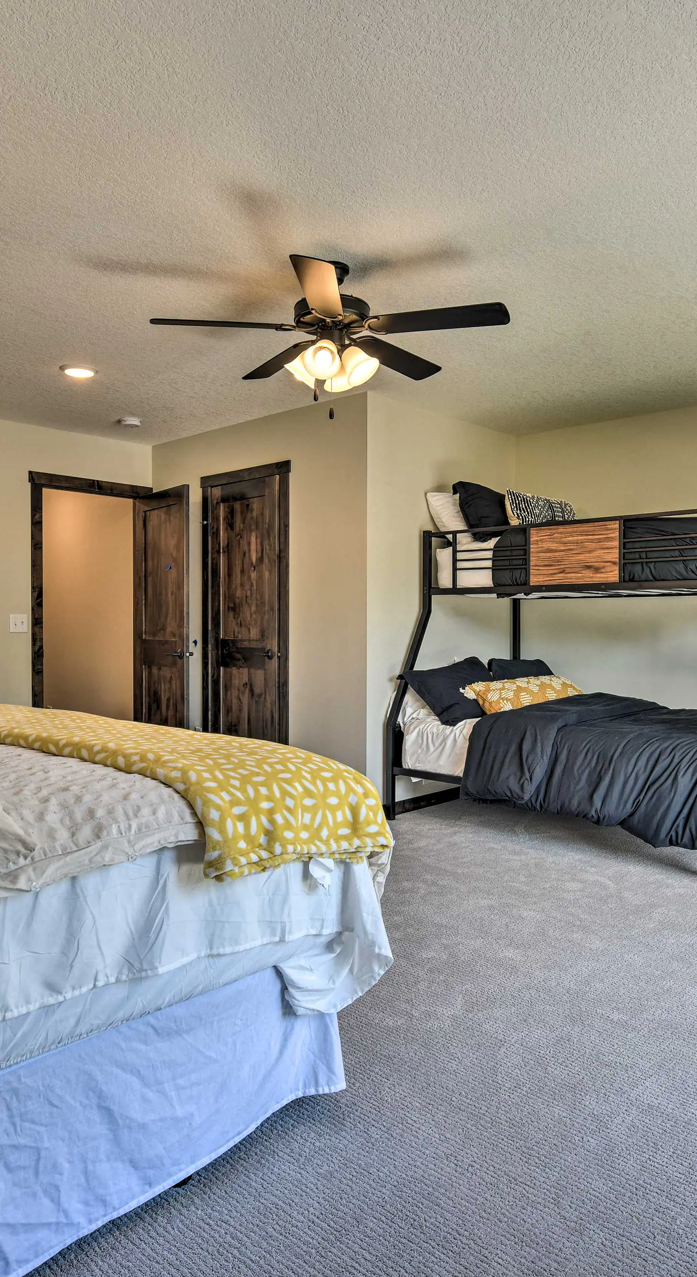 Modern Nisswa Escape w/ Deck: Walk to Gull Lake!