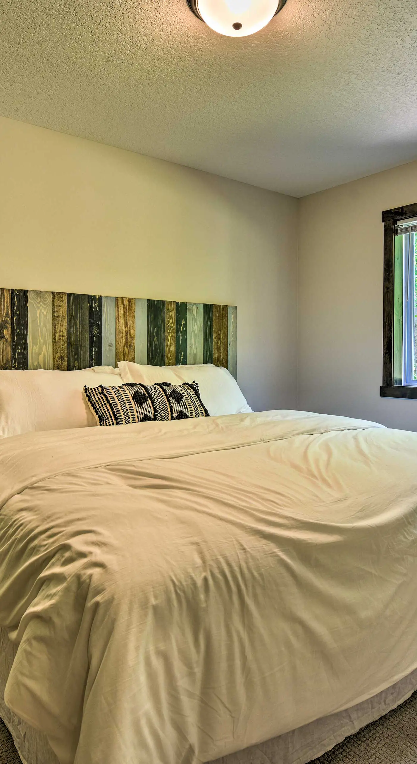 Modern Nisswa Escape w/ Deck: Walk to Gull Lake!
