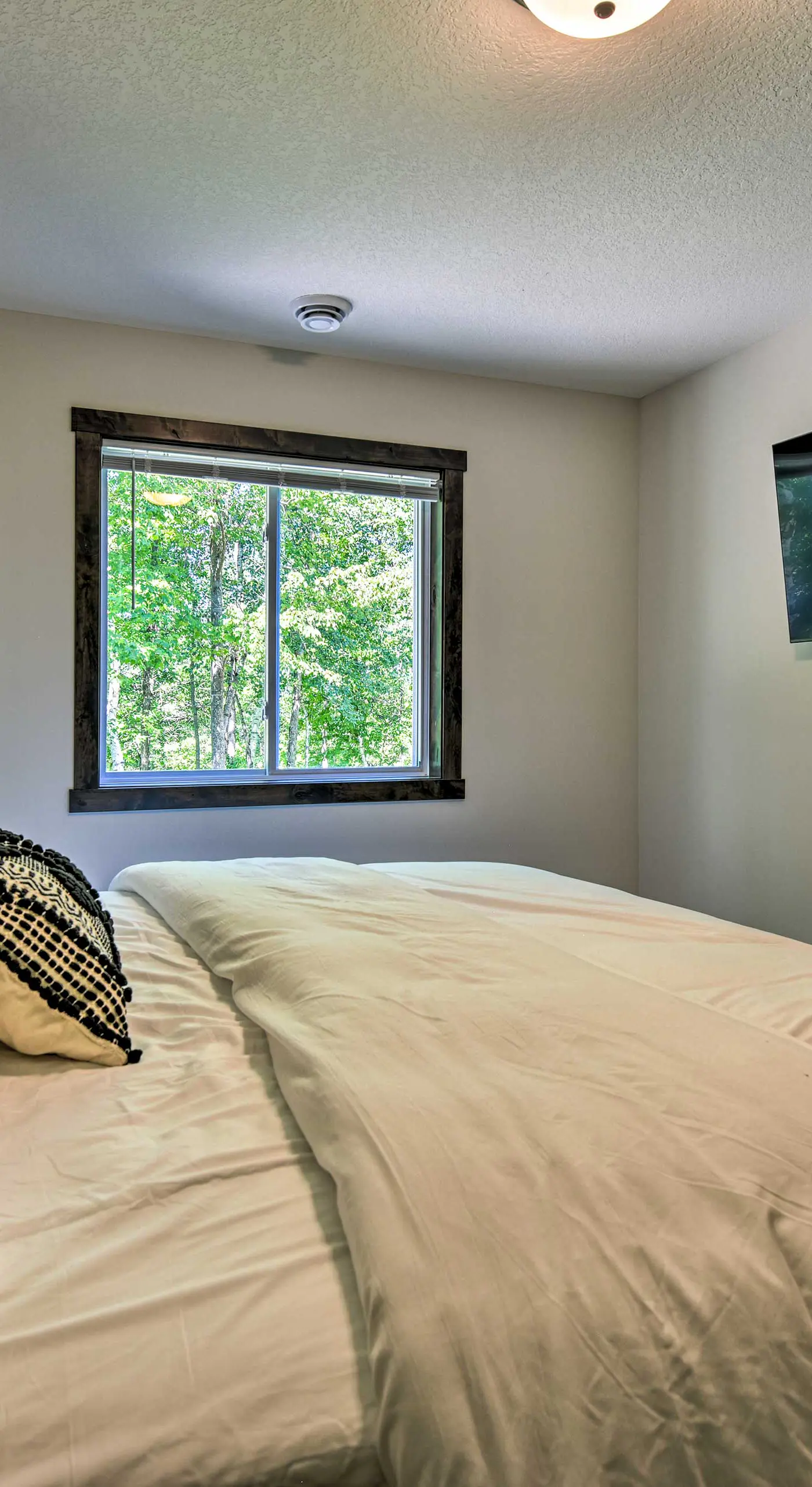 Modern Nisswa Escape w/ Deck: Walk to Gull Lake!