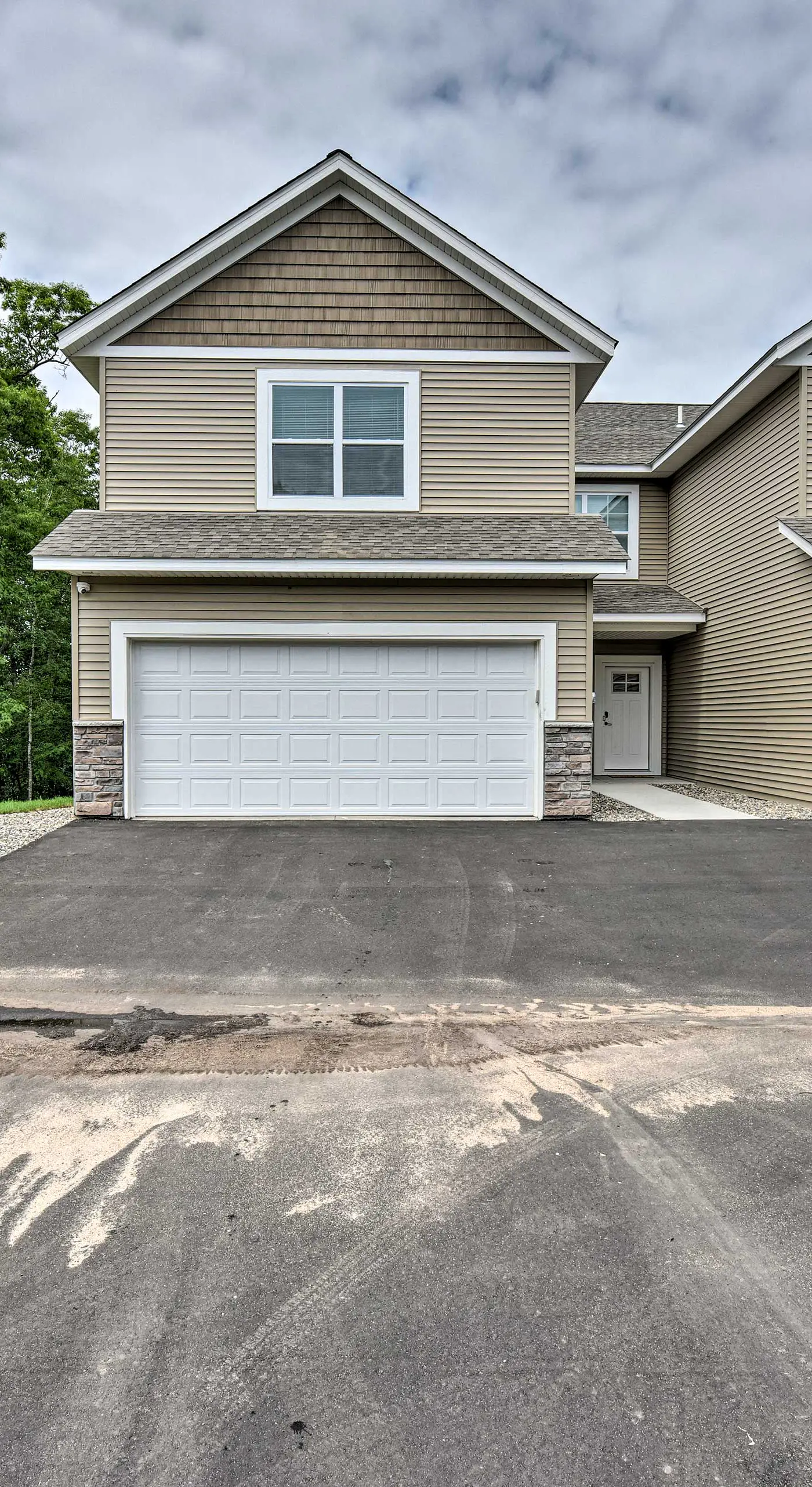 Modern Nisswa Escape w/ Deck: Walk to Gull Lake!