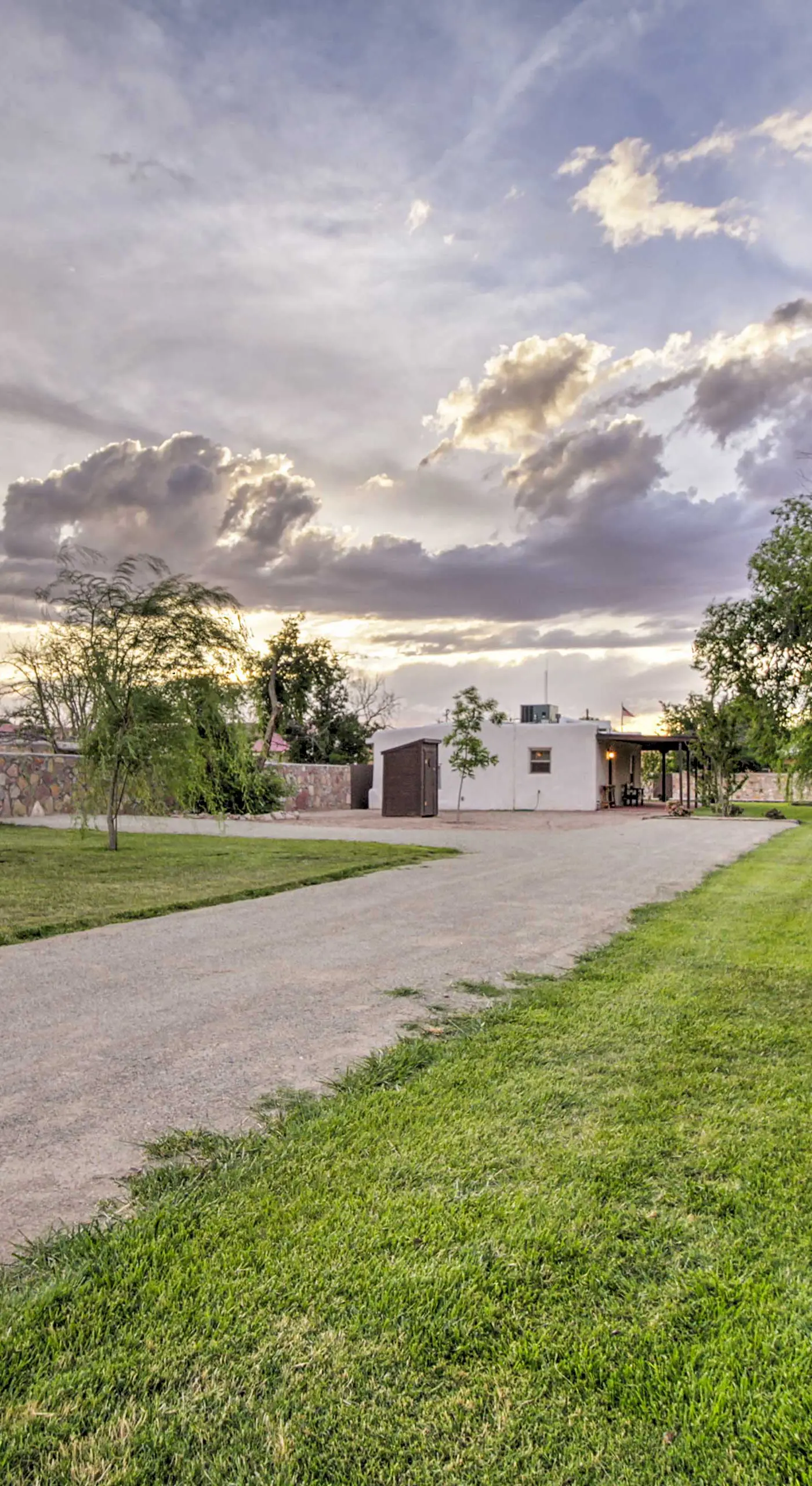 Charming Couples Casita, Walk to Old Mesilla Plaza