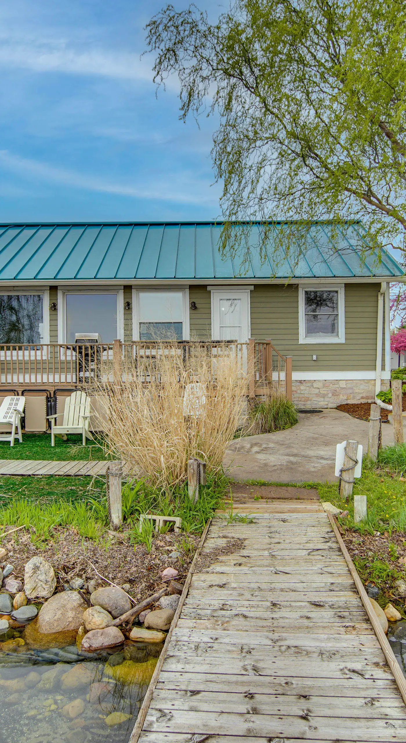 Dock, Deck & Sunsets! Little Bungalow on Lake Mary