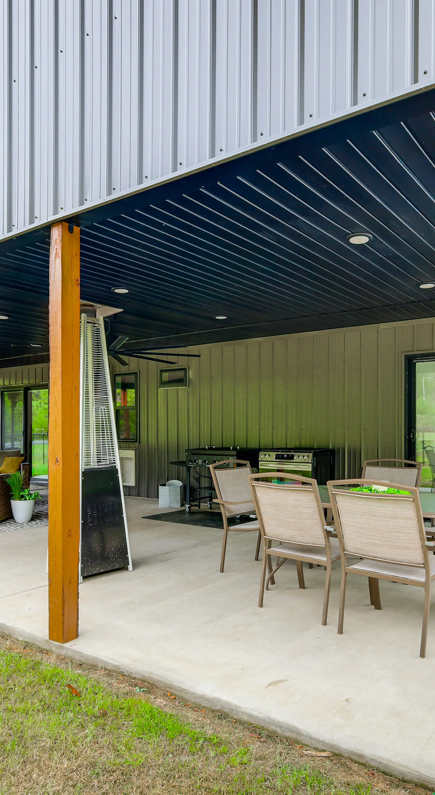 Modern-Style Home w/ Patio, Near Greers Ferry Lake