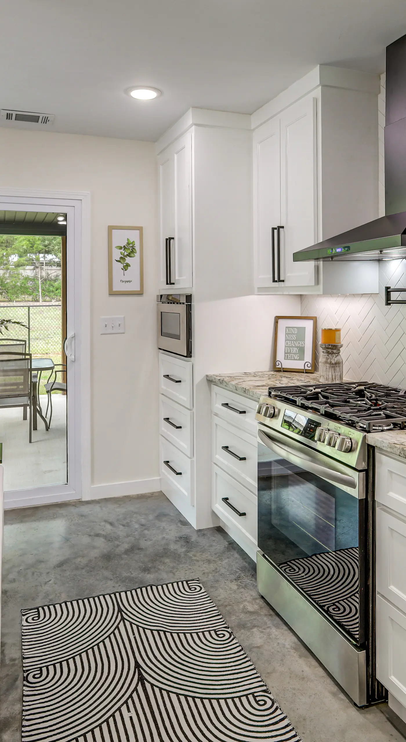 Modern-Style Home w/ Patio, Near Greers Ferry Lake