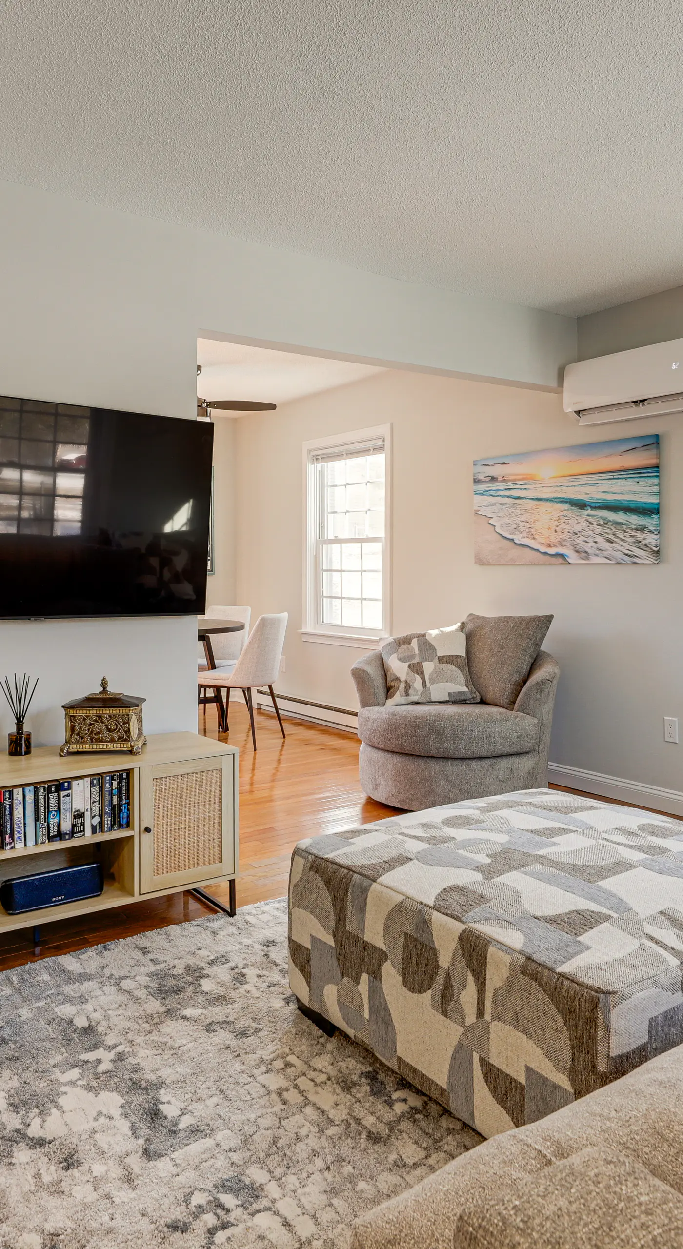 Niantic Duplex w/ Deck < 1 Mi to Beach + Boardwalk