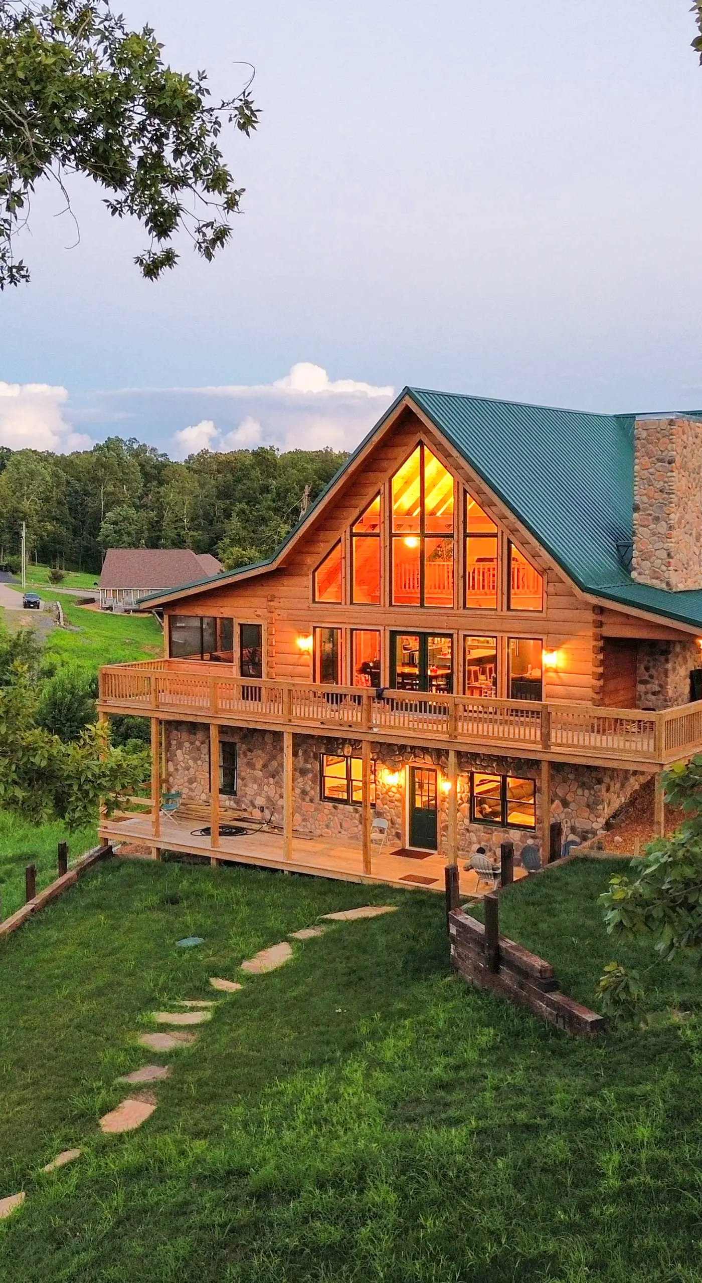 Large Deck & Shared Dock: Cabin on Kentucky Lake!