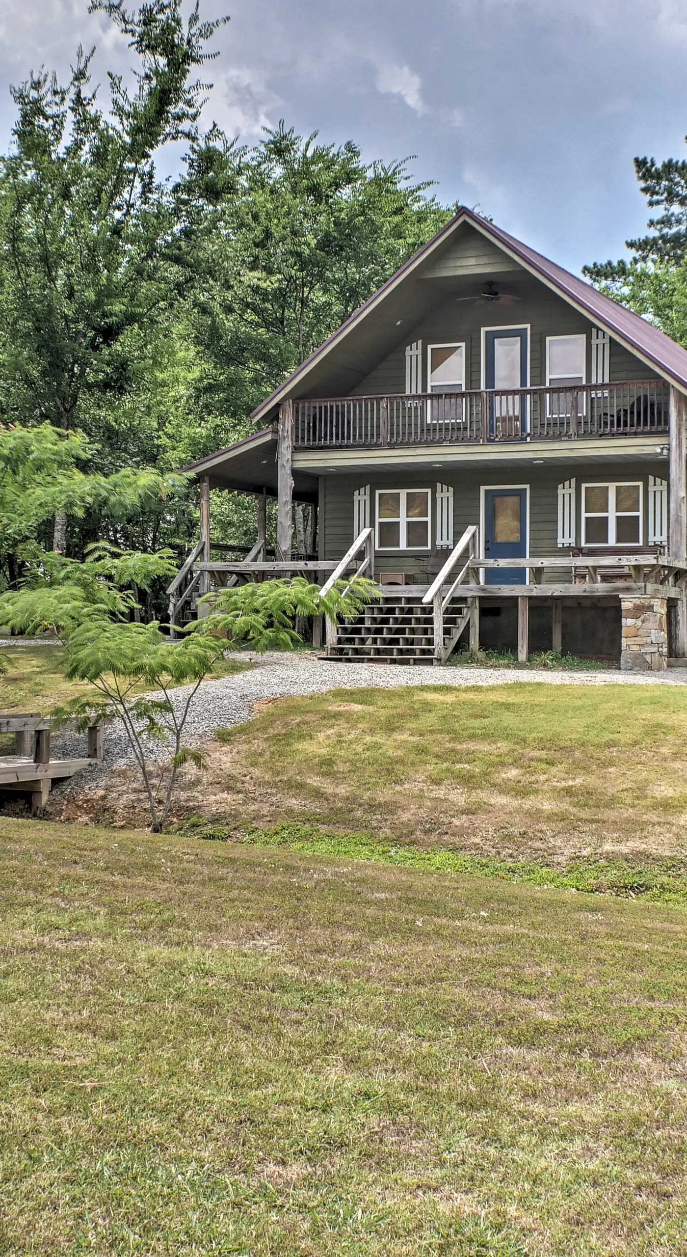 Guntersville Cabin w/ Fire Pit & Covered Porch