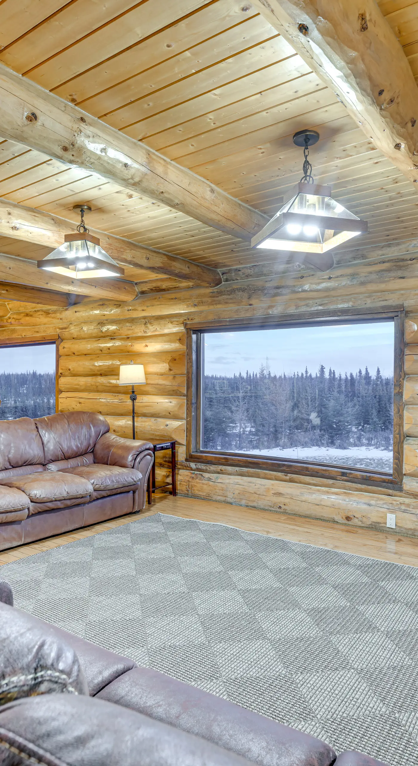 < 1 Mi to Kenai River: Spacious Cabin w/ Deck!