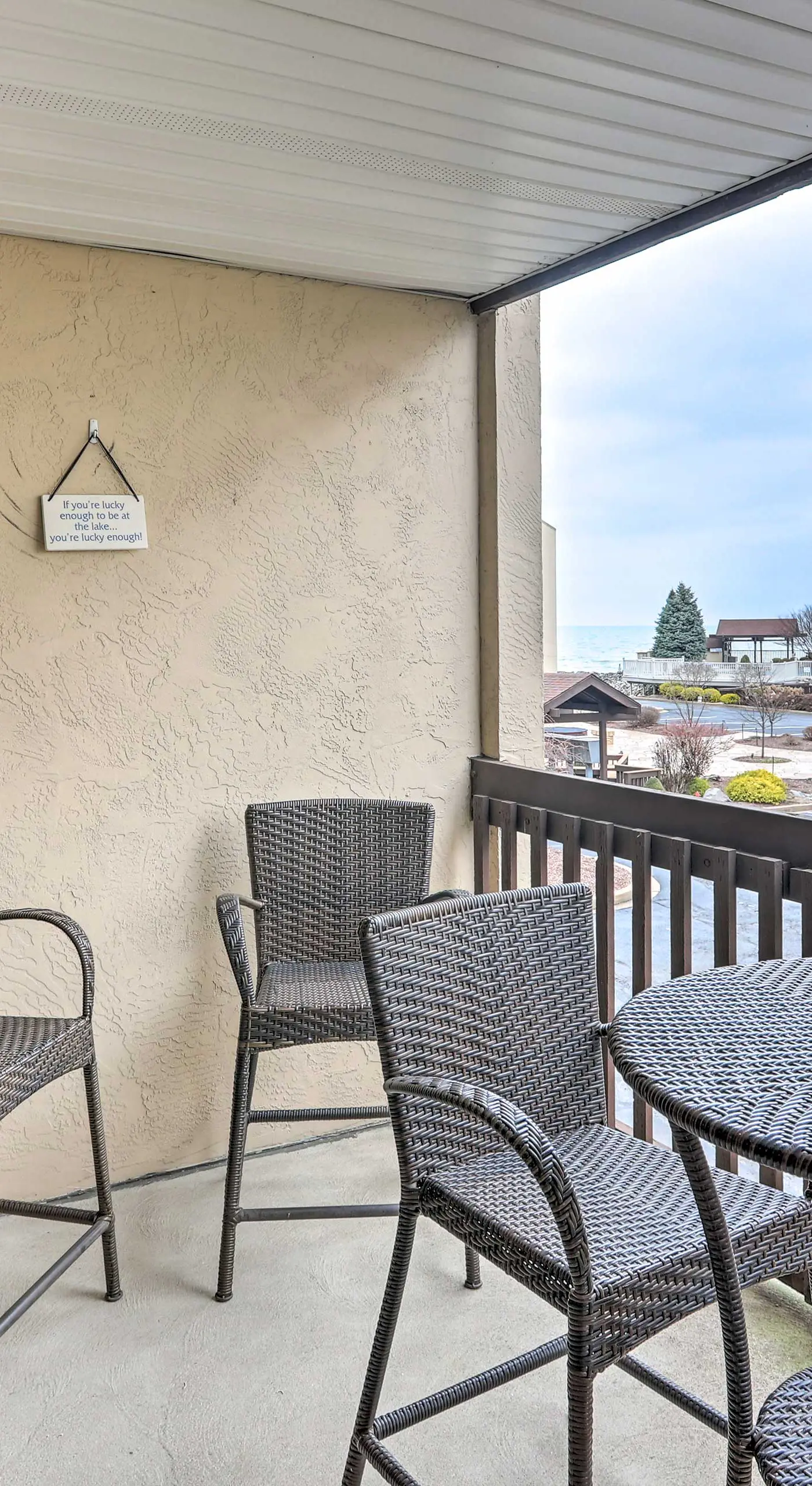 The Shores Condo w/ Beach Access < 2 Mi to Dtwn!