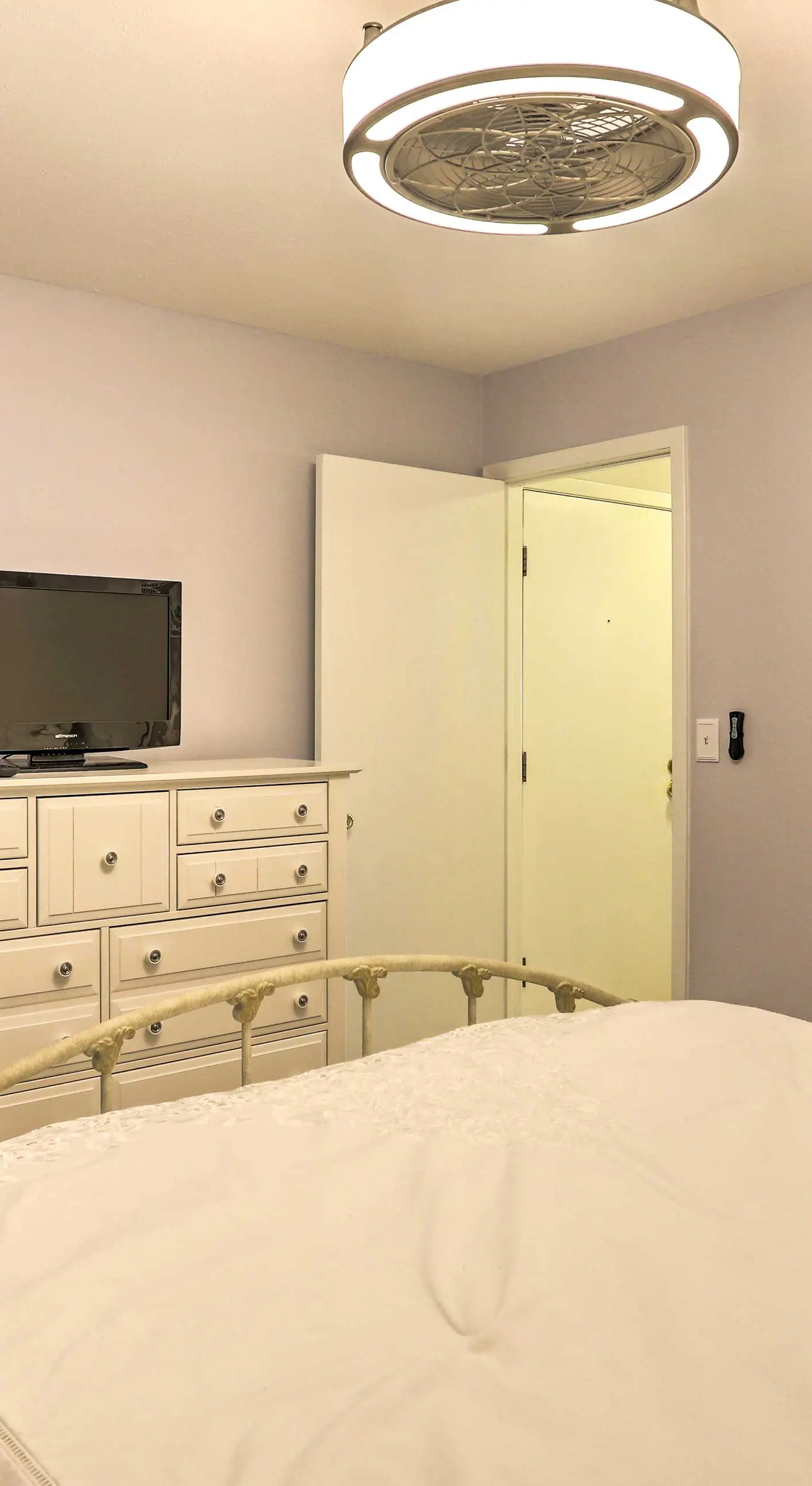 The Shores Condo w/ Beach Access < 2 Mi to Dtwn!