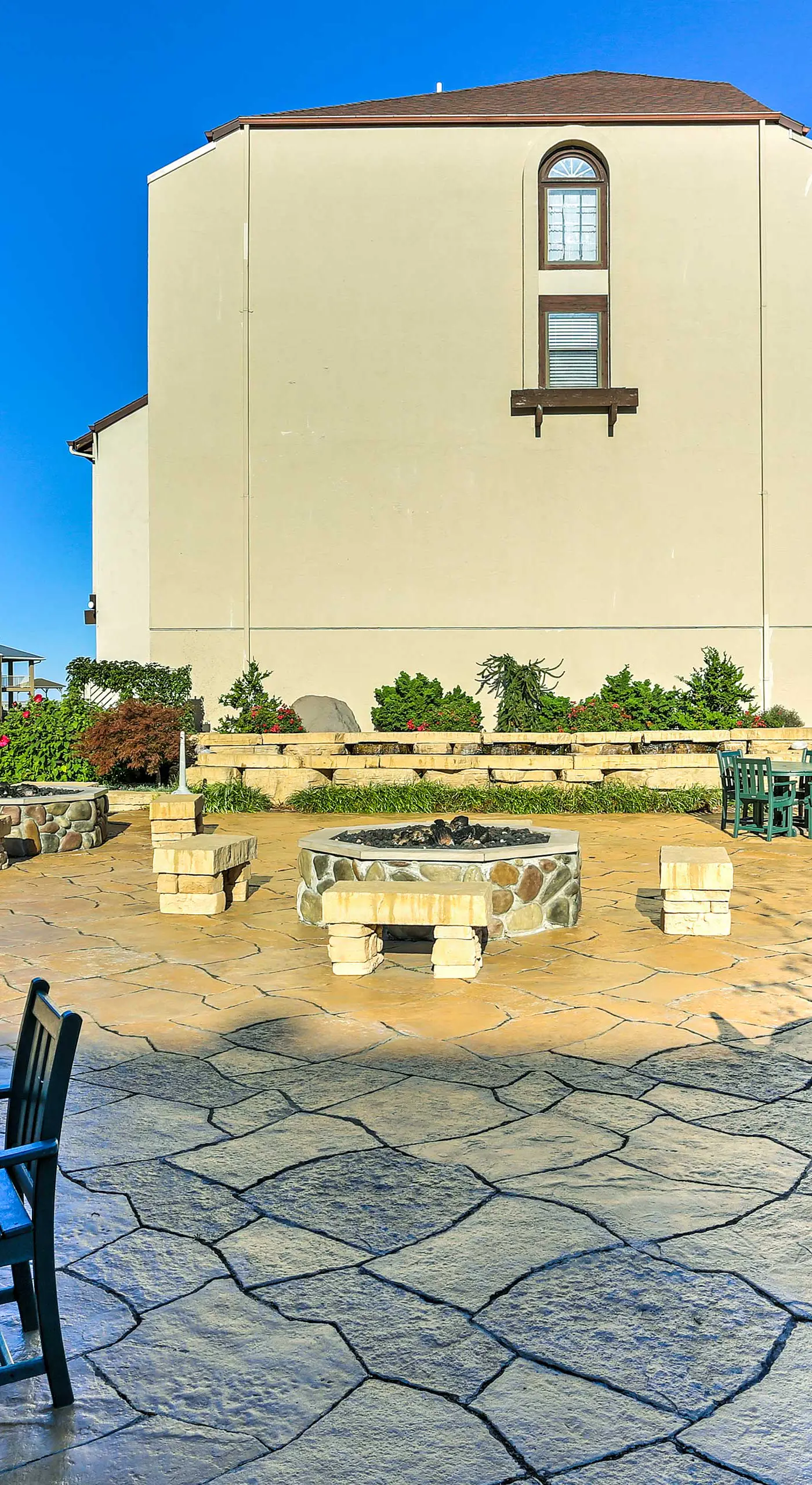 The Shores Condo w/ Beach Access < 2 Mi to Dtwn!