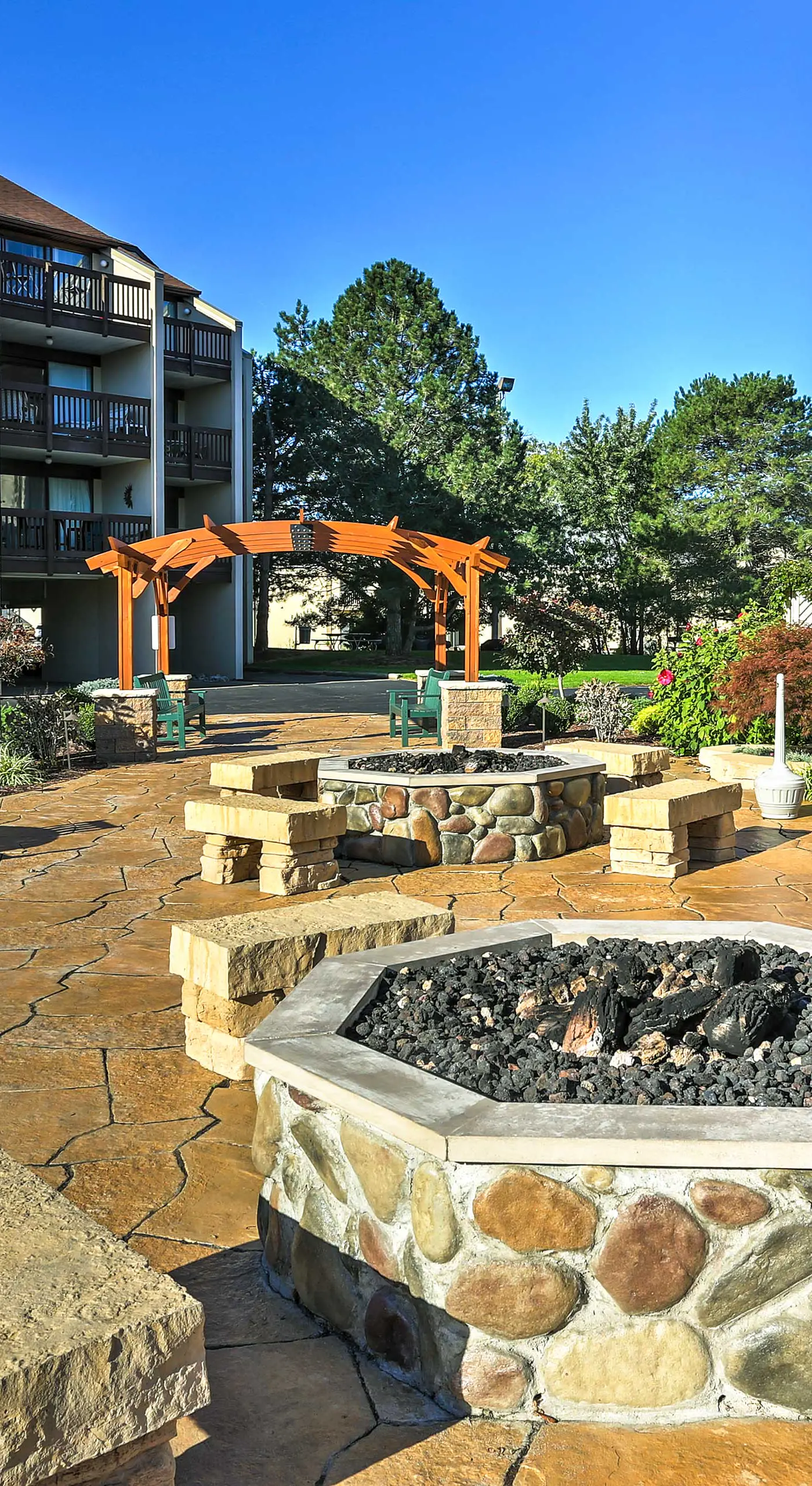 The Shores Condo w/ Beach Access < 2 Mi to Dtwn!