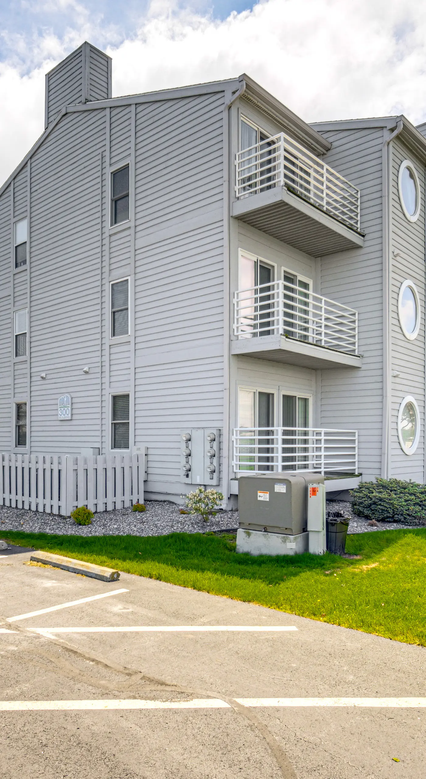1 Mi to Ferry: Port Clinton Condo w/ Beach View!