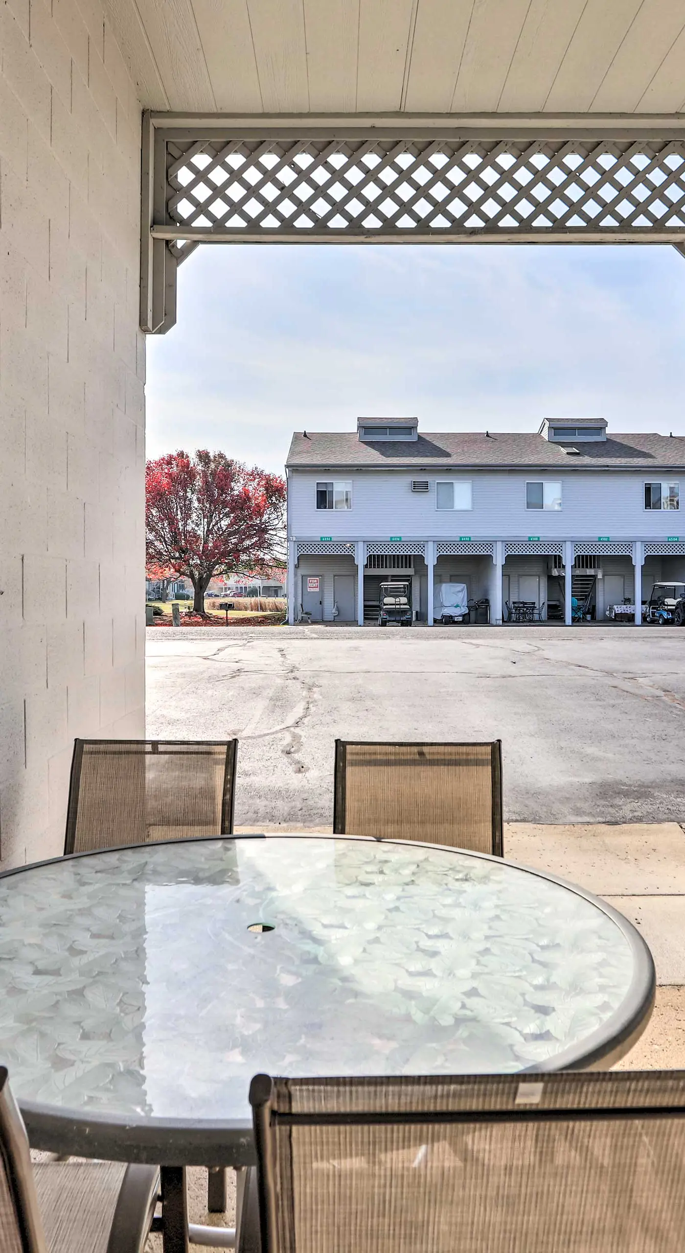 Quaint Couple's Escape: Pool, Near Lake Erie!