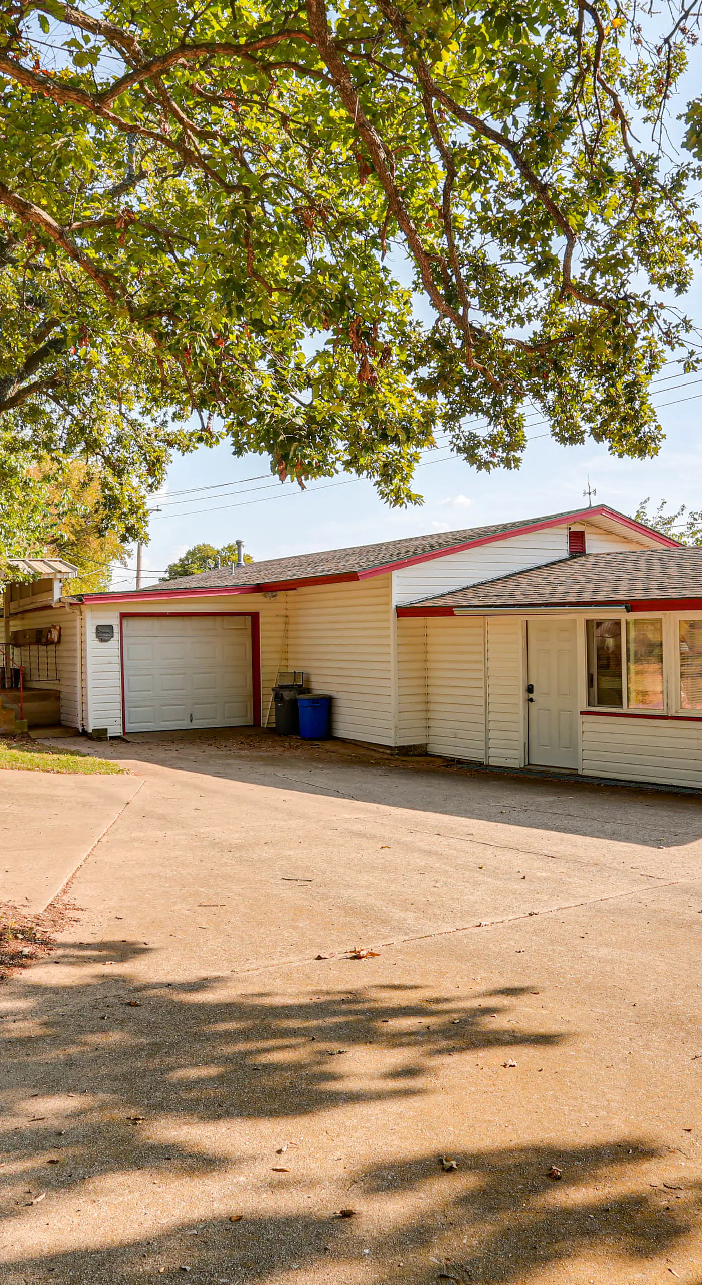 Walk to Marina: Family Home w/ Yard in Kingston
