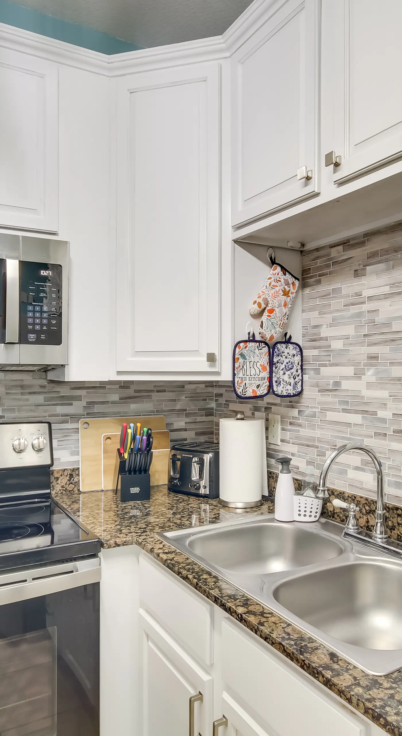 Walk to Beach: Gulfport Retreat w/ Patio