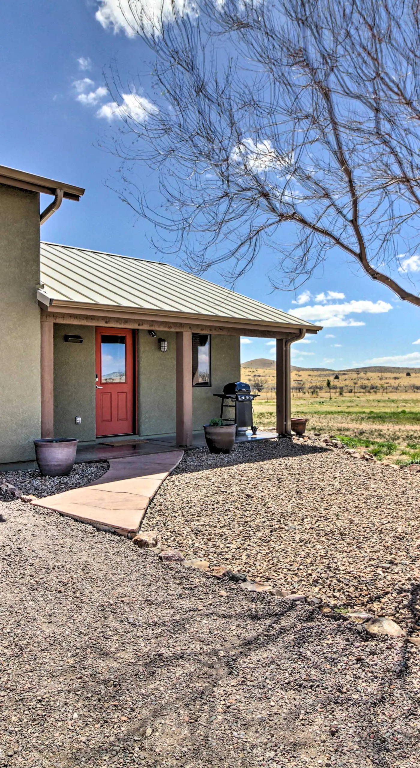 Cozy Elgin Casita w/ Gas Grill: Pets Welcome!