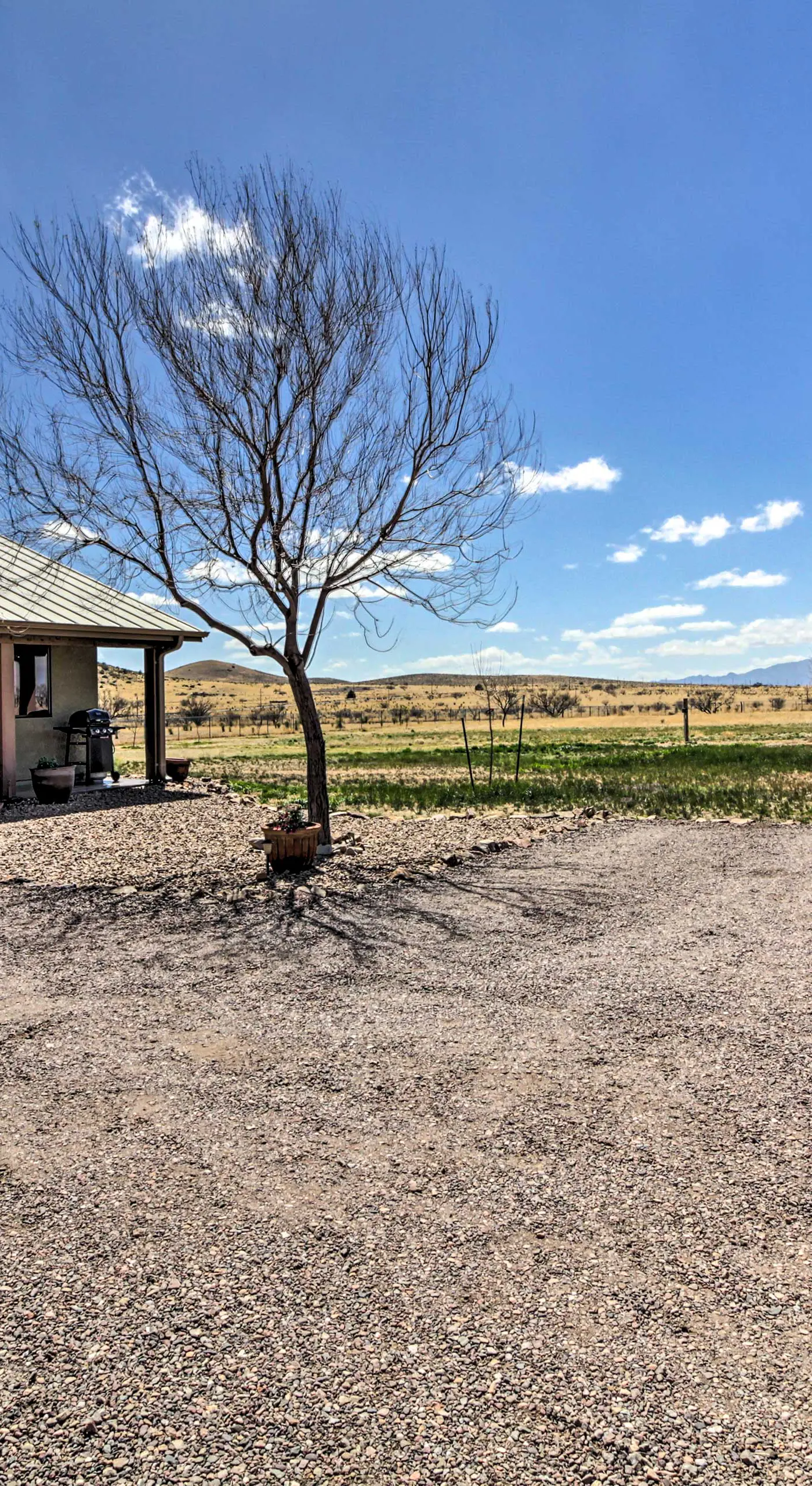 Cozy Elgin Casita w/ Gas Grill: Pets Welcome!