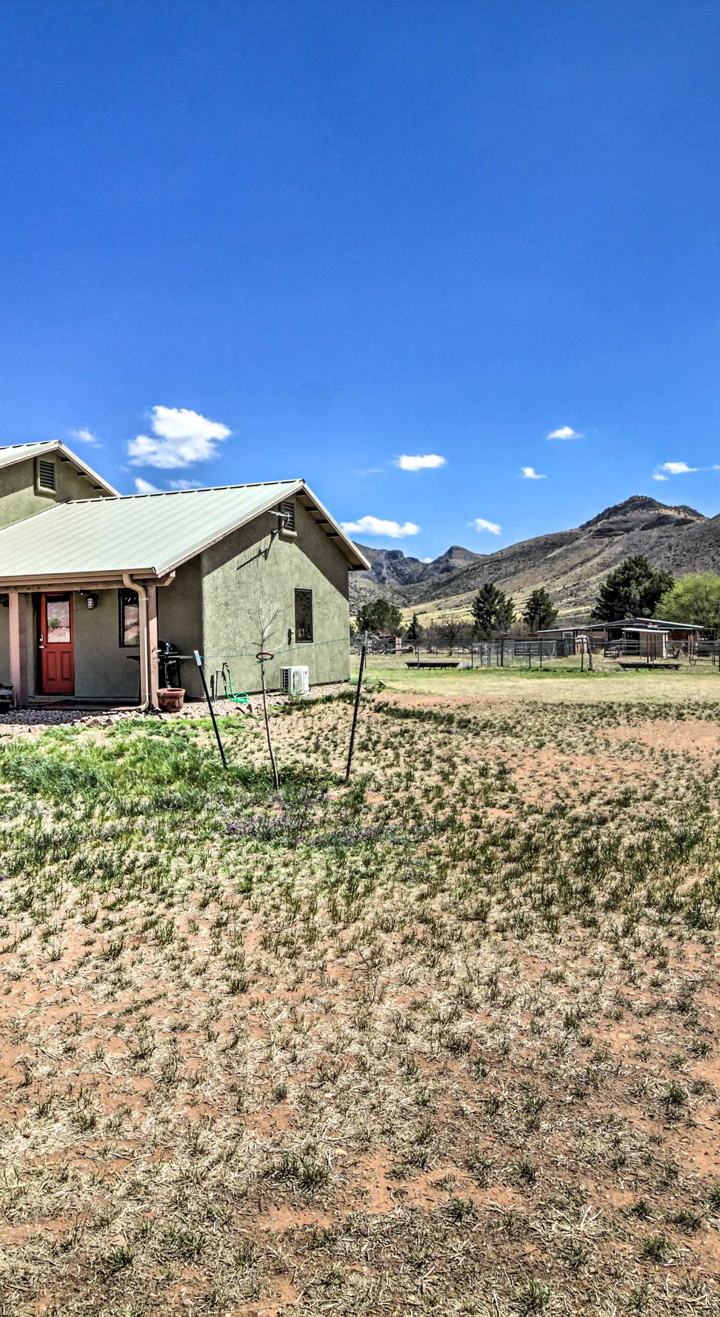 Cozy Elgin Casita w/ Gas Grill: Pets Welcome!
