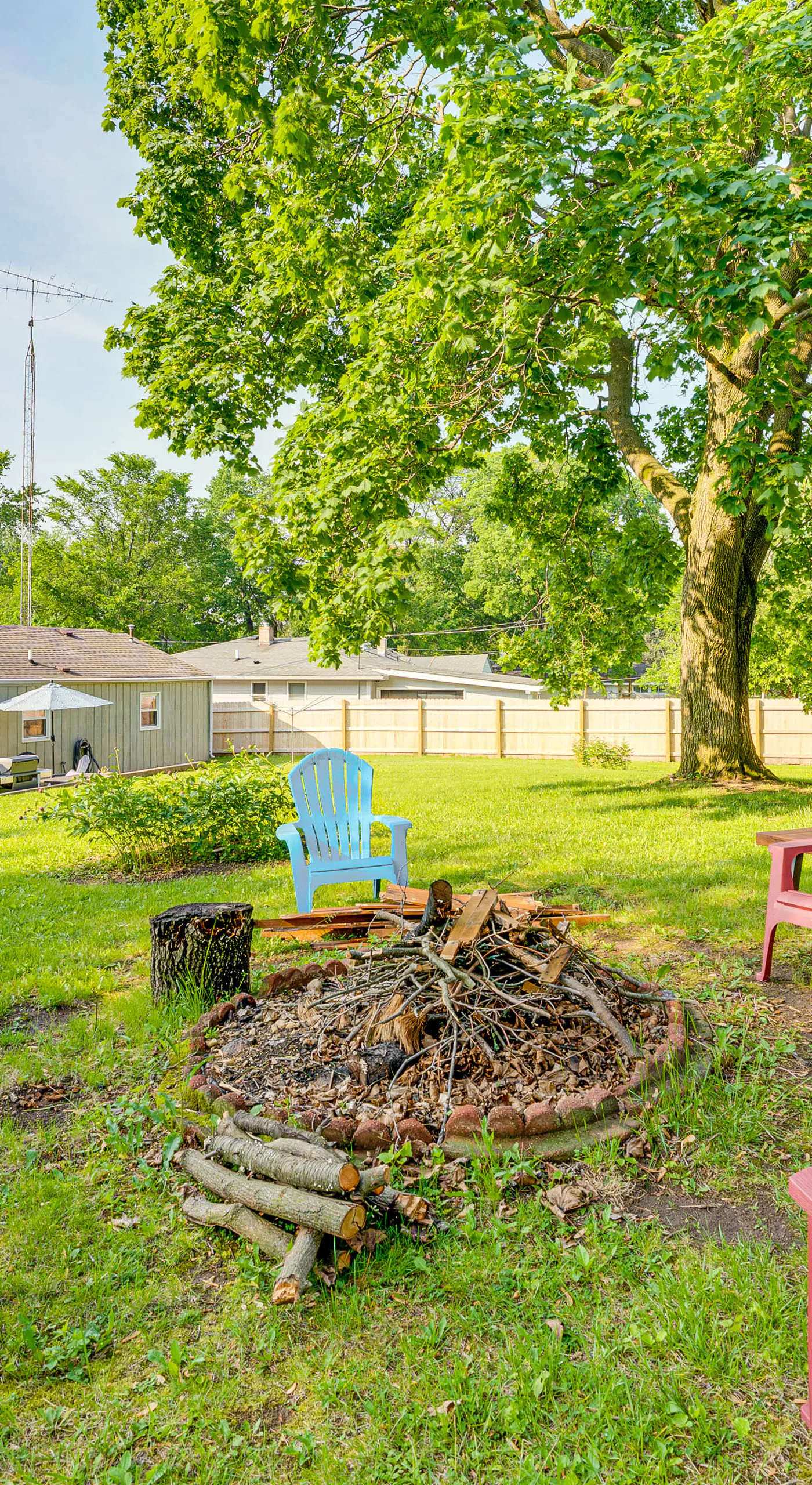 Powers Lake Gem: Peek-a-Boo Views & Beach Access
