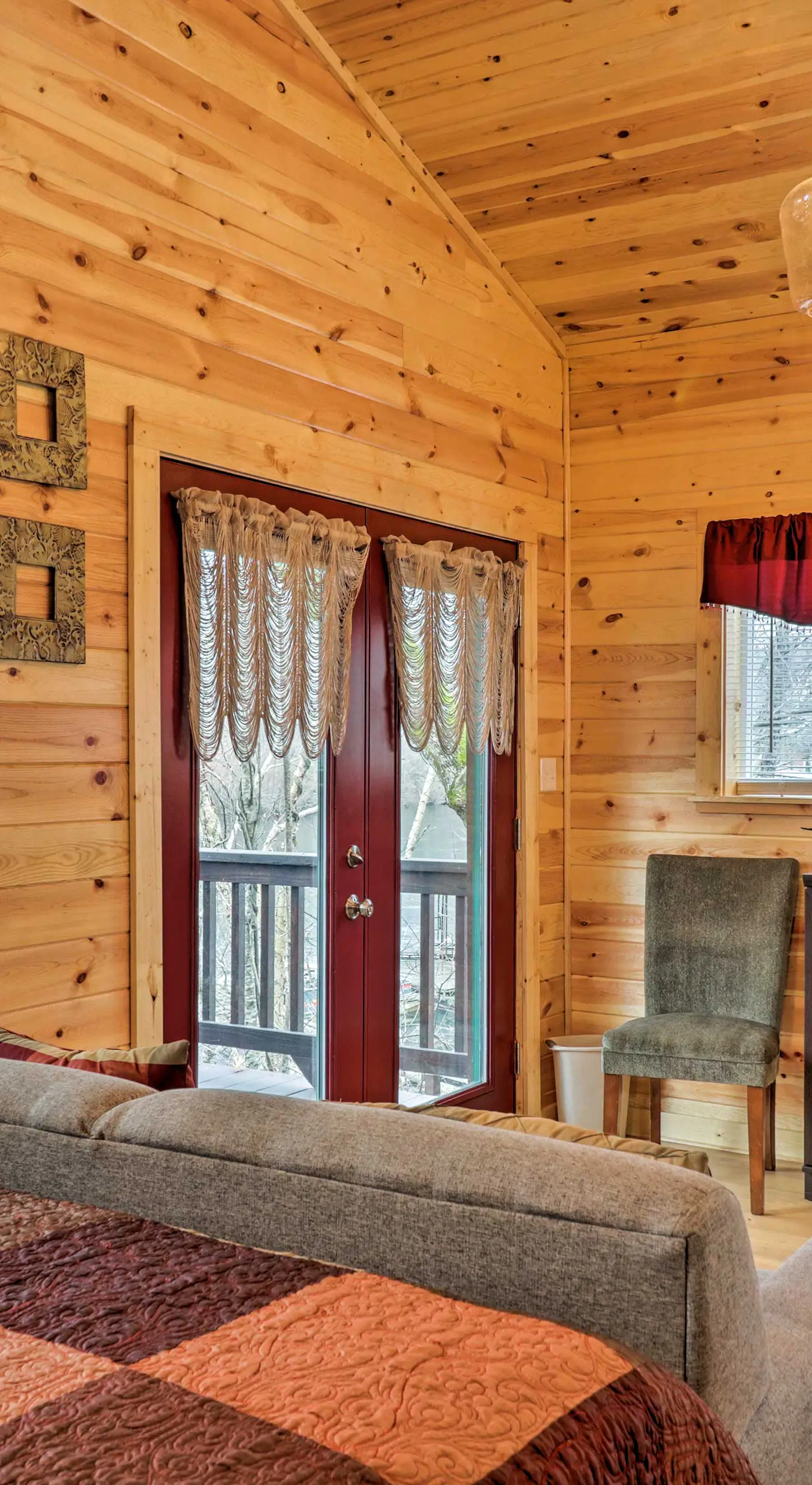 Cozy Heber Springs Cabin w/ Deck & Dock!