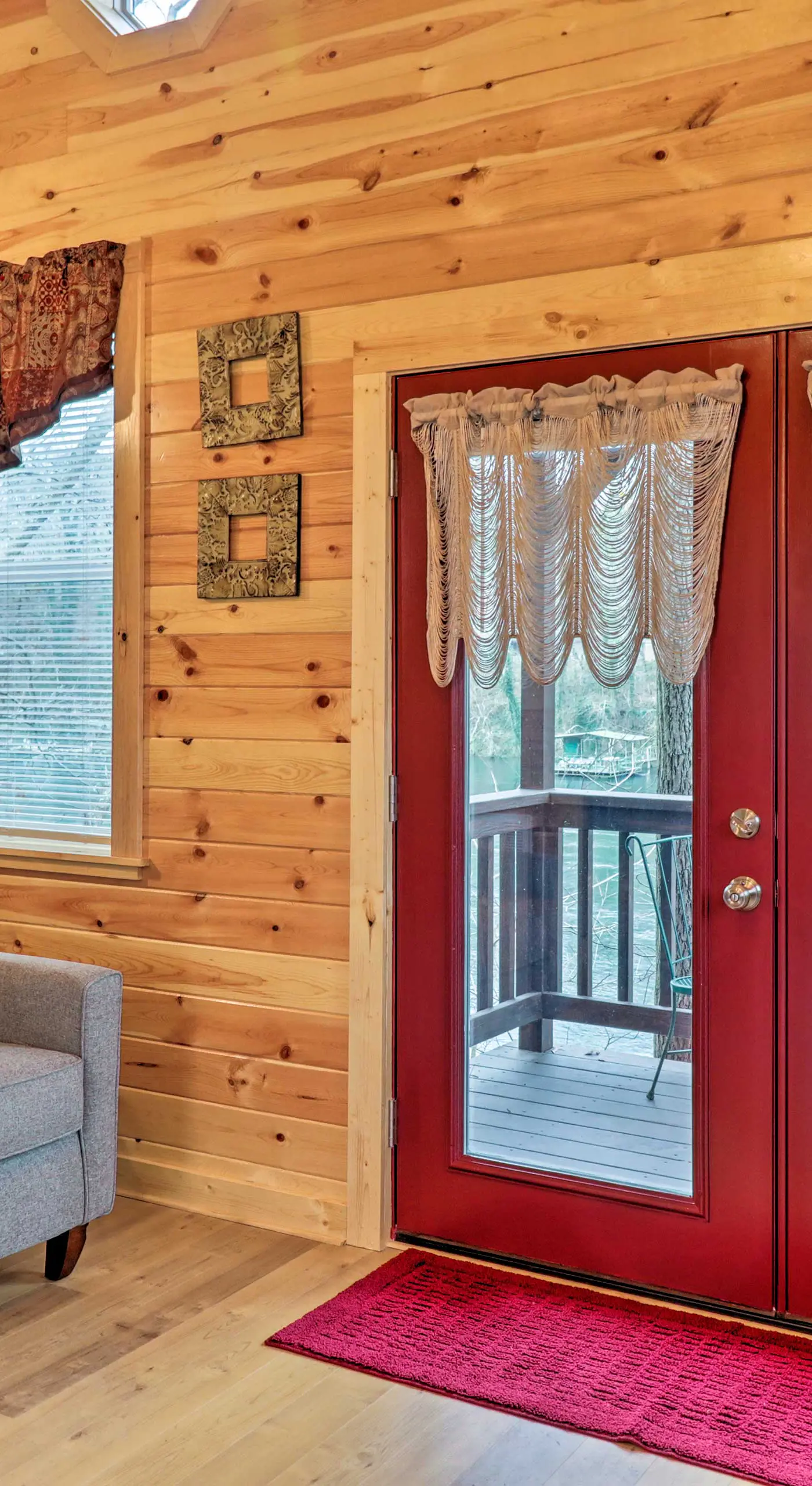 Cozy Heber Springs Cabin w/ Deck & Dock!