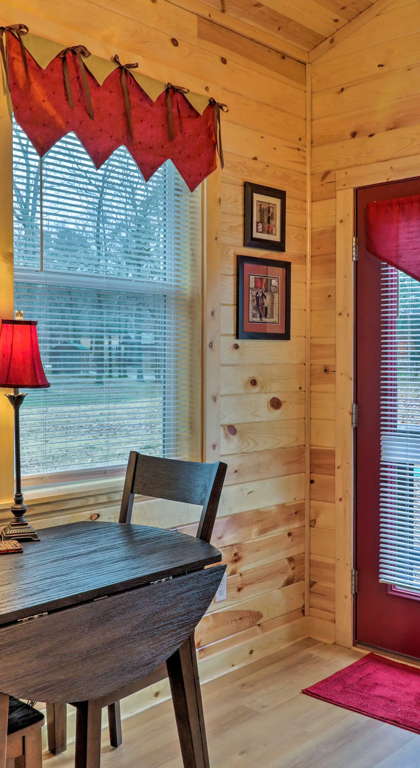 Cozy Heber Springs Cabin w/ Deck & Dock!