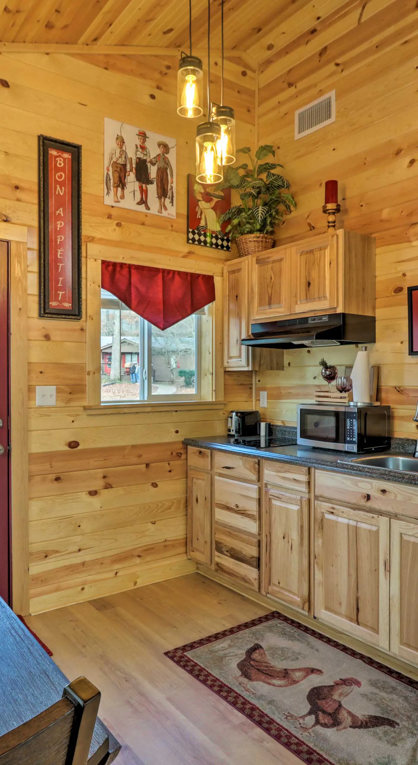 Cozy Heber Springs Cabin w/ Deck & Dock!
