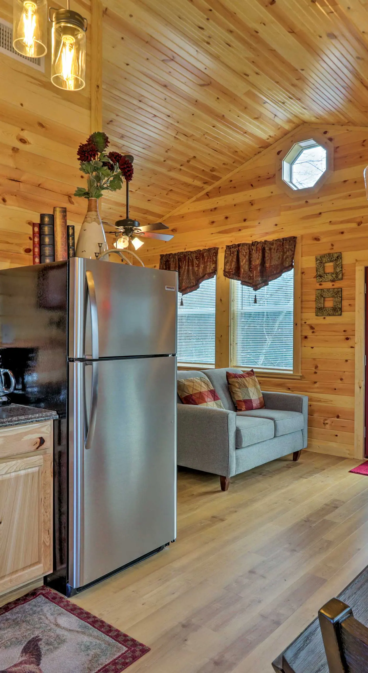 Cozy Heber Springs Cabin w/ Deck & Dock!