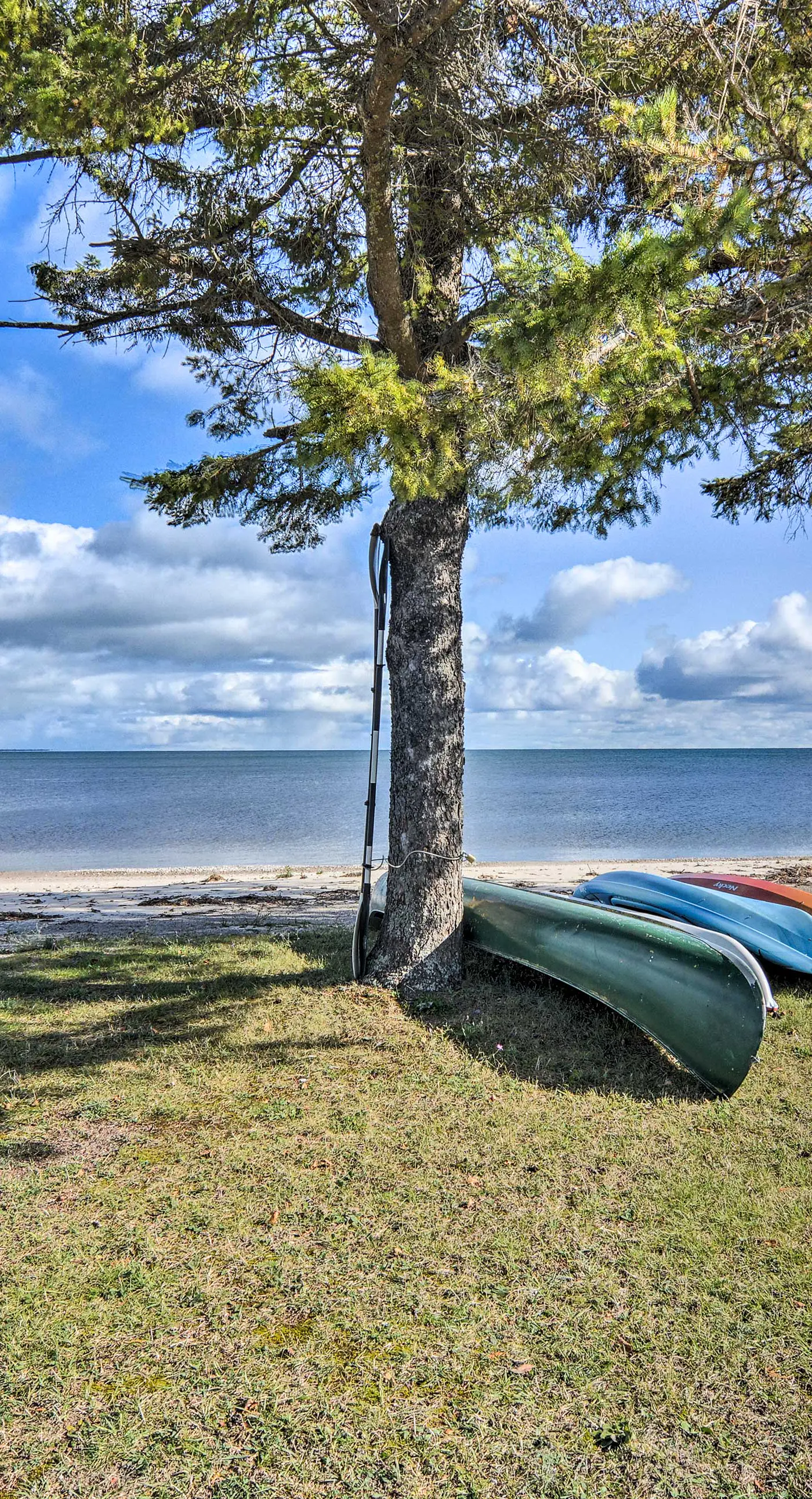 Lovely Lake Huron Getaway: Beach Access & Kayaks!