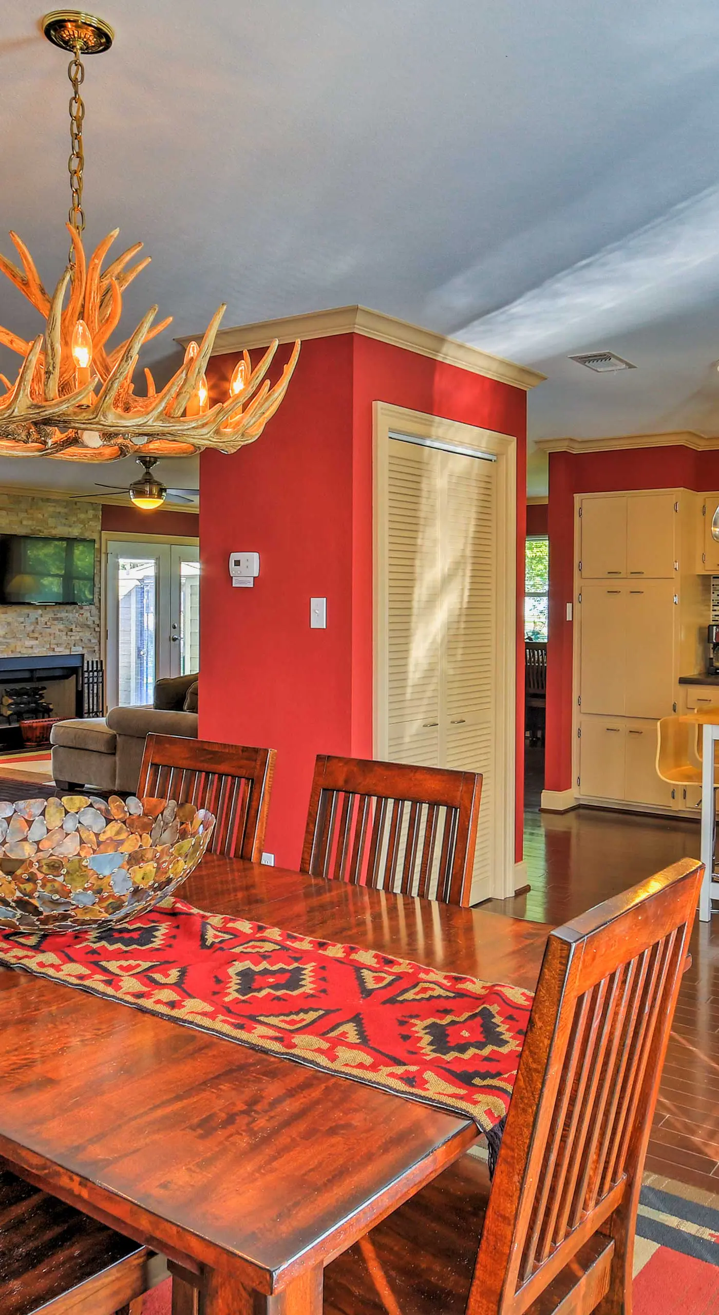 Pottsboro Home on 2 Acres w/ Hot Tub, Near Marina!