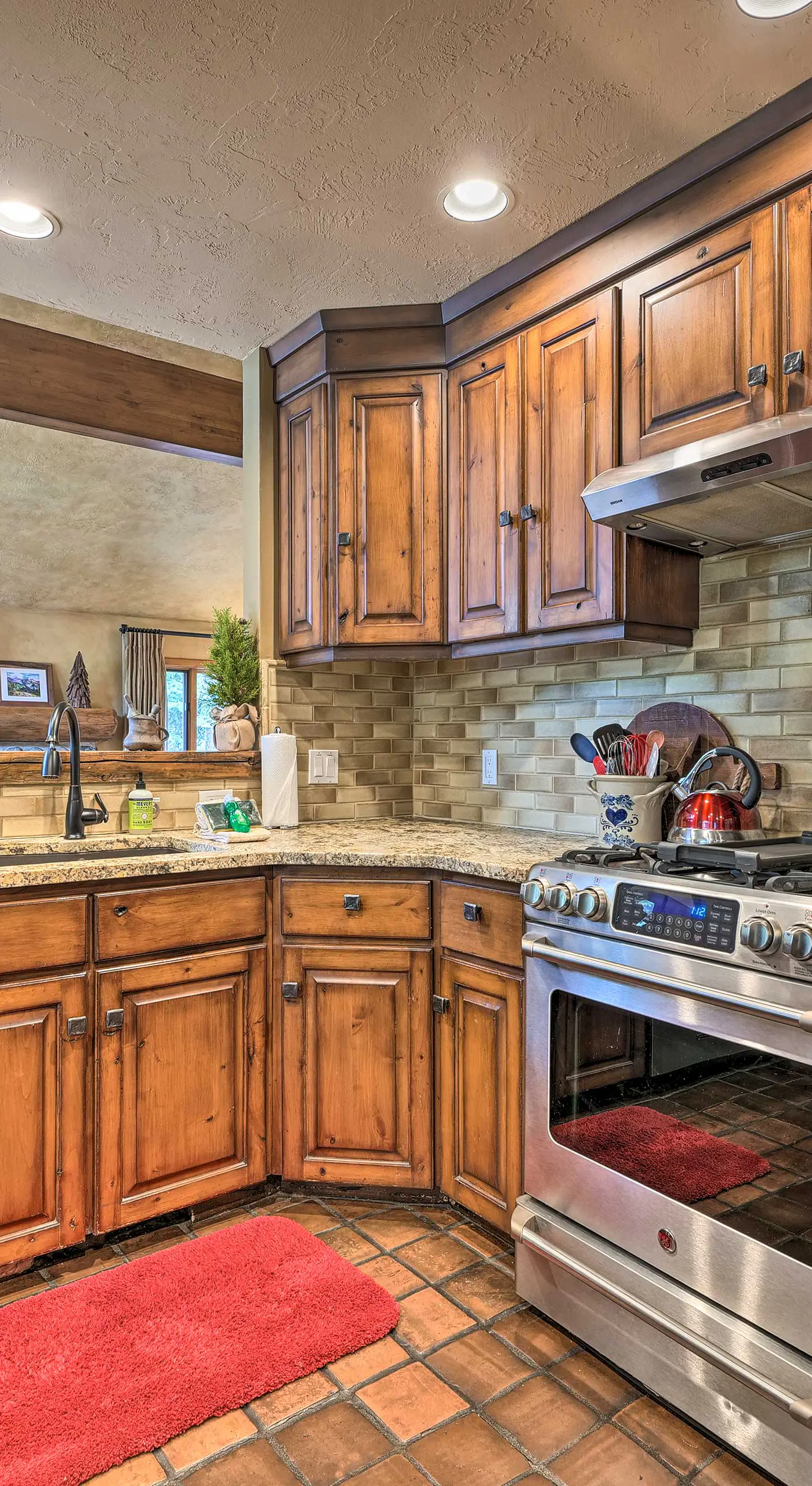 Luxe Sun Valley Retreat w/ Hot Tub, 3 Mi to Resort