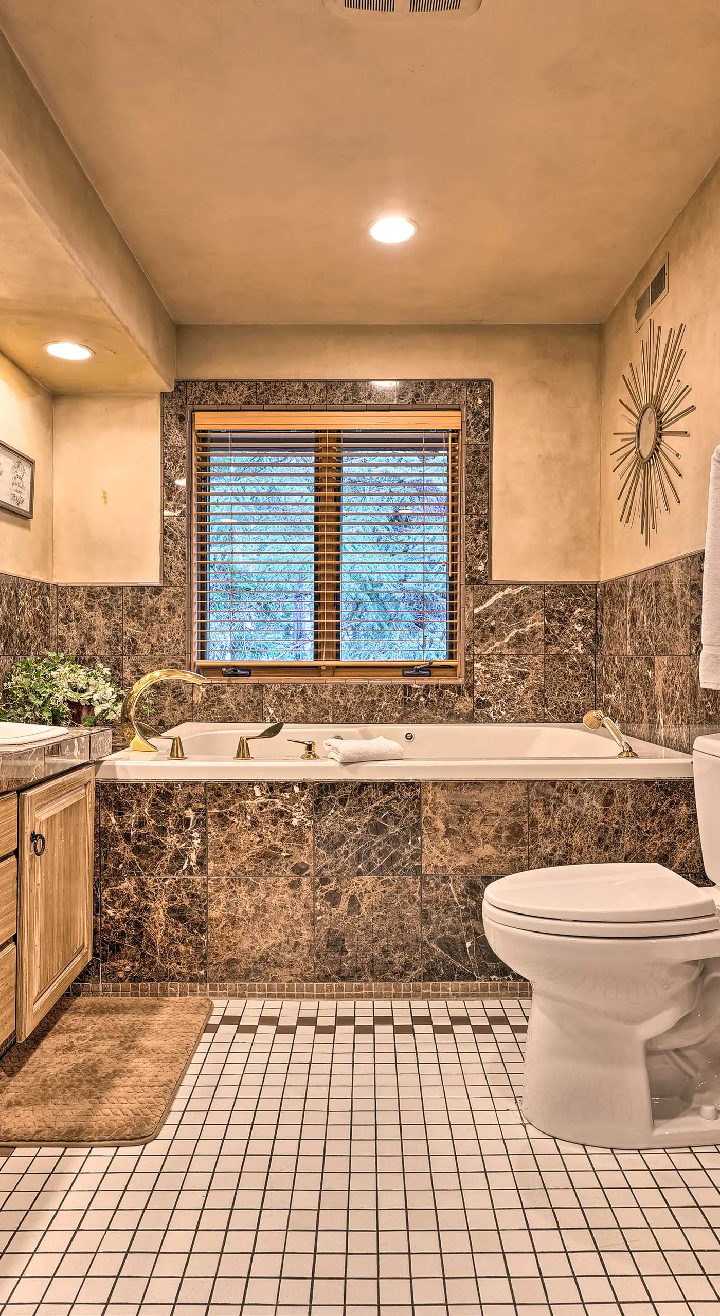 Luxe Sun Valley Retreat w/ Hot Tub, 3 Mi to Resort