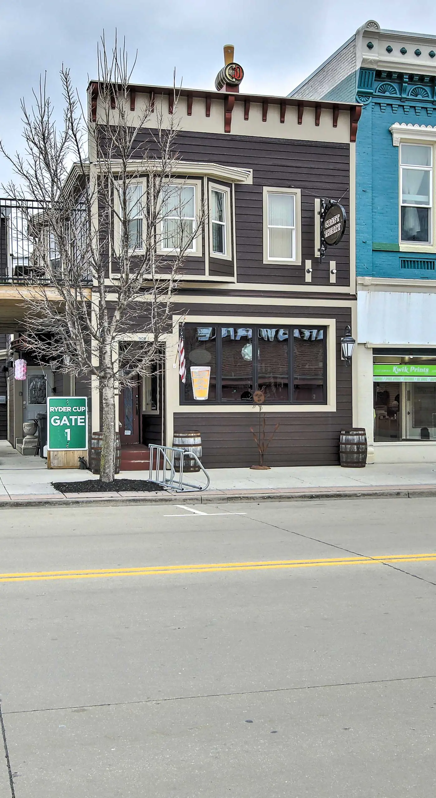 Dtwn Sheboygan Apt Above Local Bar!