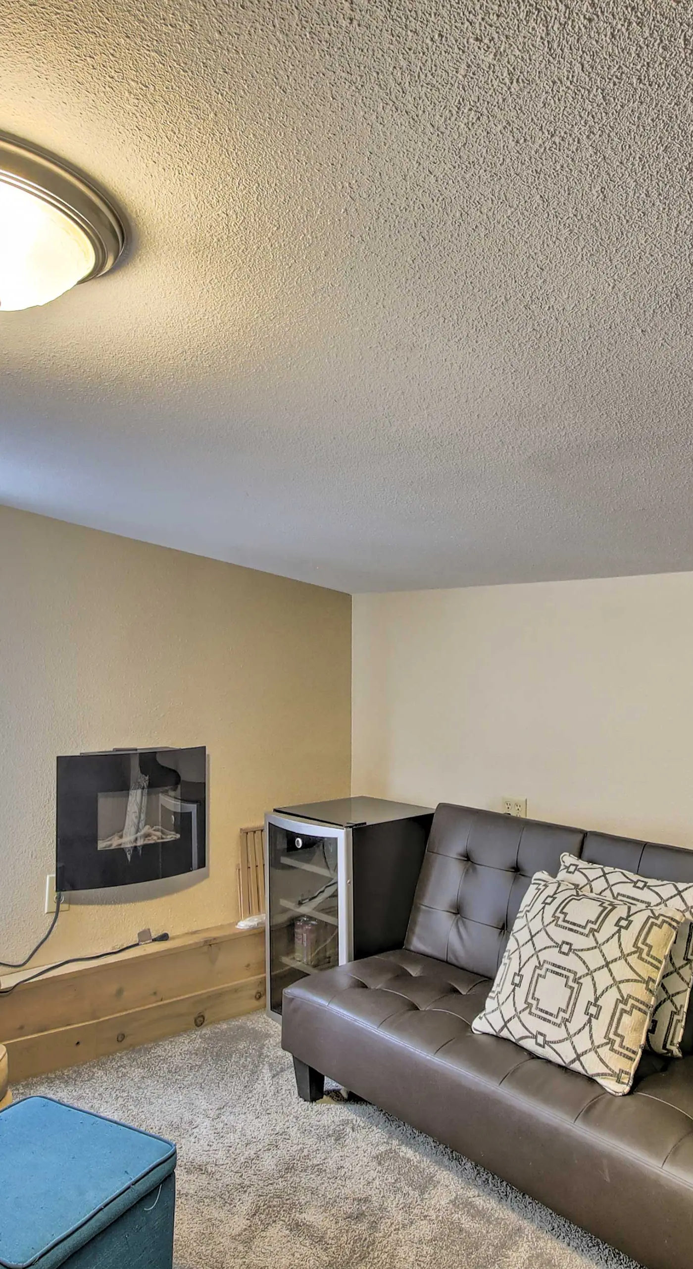 Dtwn Sheboygan Apt Above Local Bar!