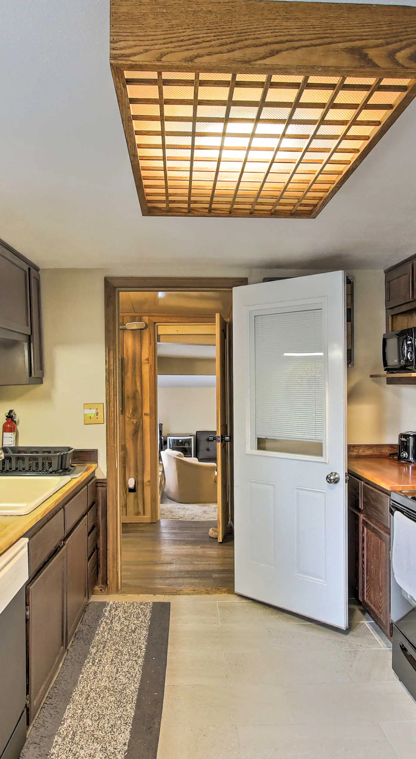 Dtwn Sheboygan Apt Above Local Bar!
