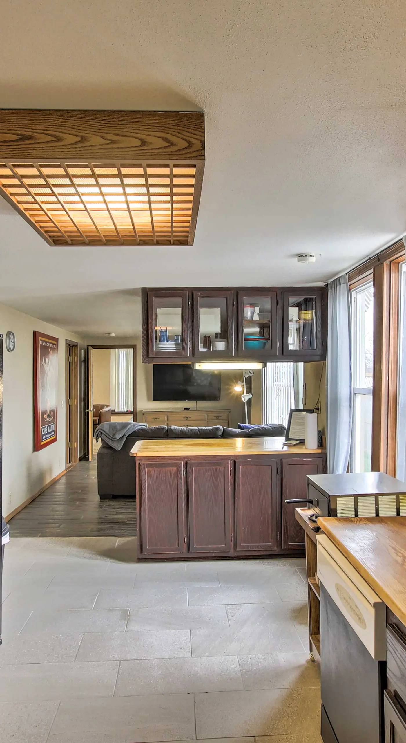Dtwn Sheboygan Apt Above Local Bar!