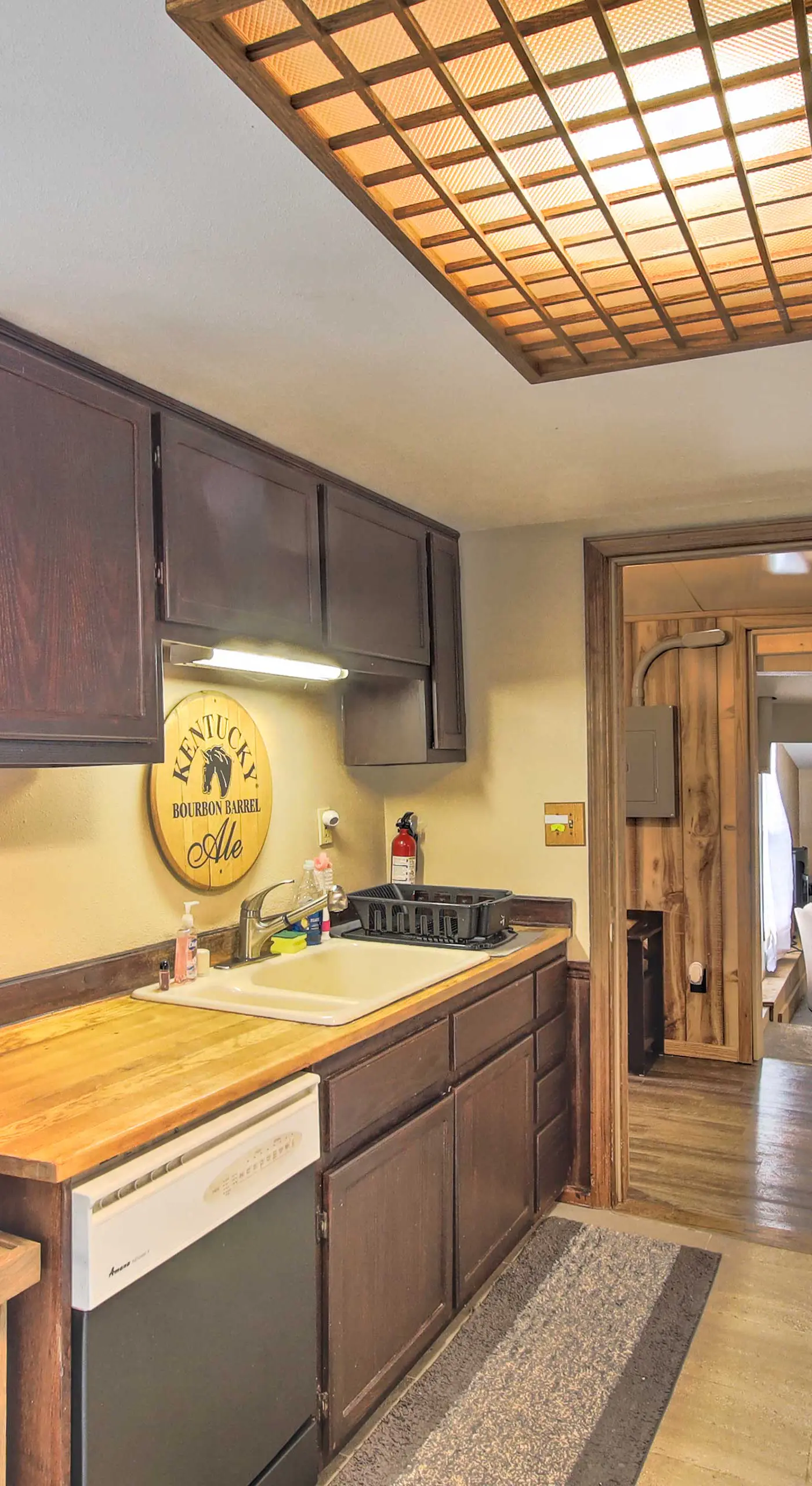 Dtwn Sheboygan Apt Above Local Bar!