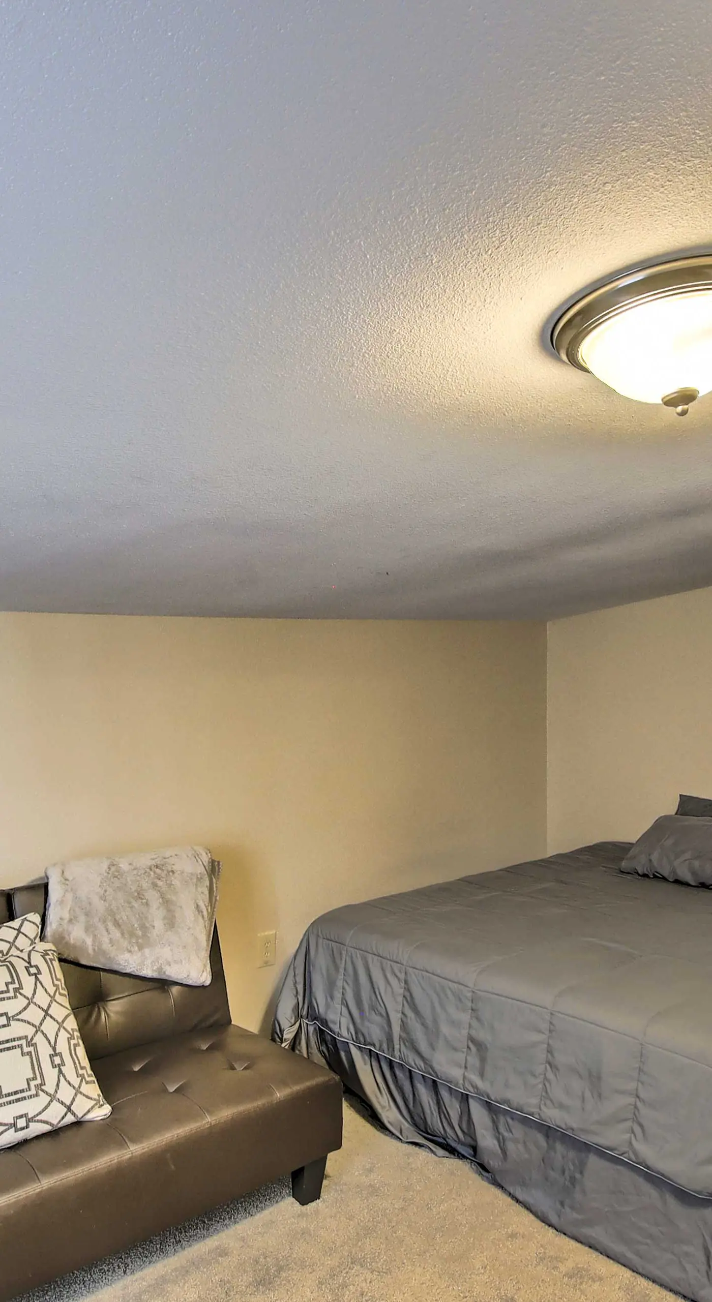 Dtwn Sheboygan Apt Above Local Bar!