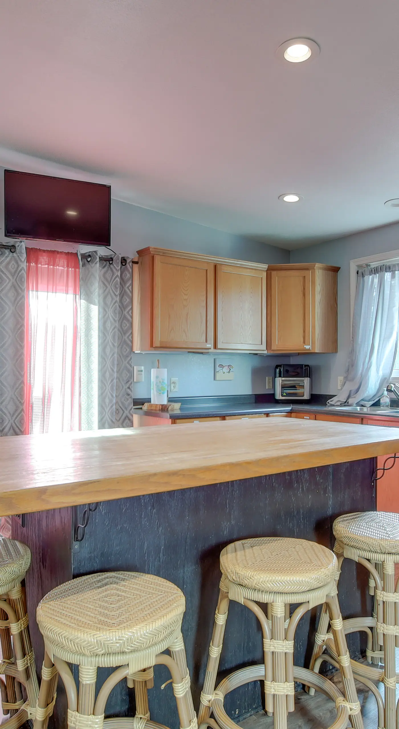 Spacious Sheboygan Home w/ Grill & Fire Pit!