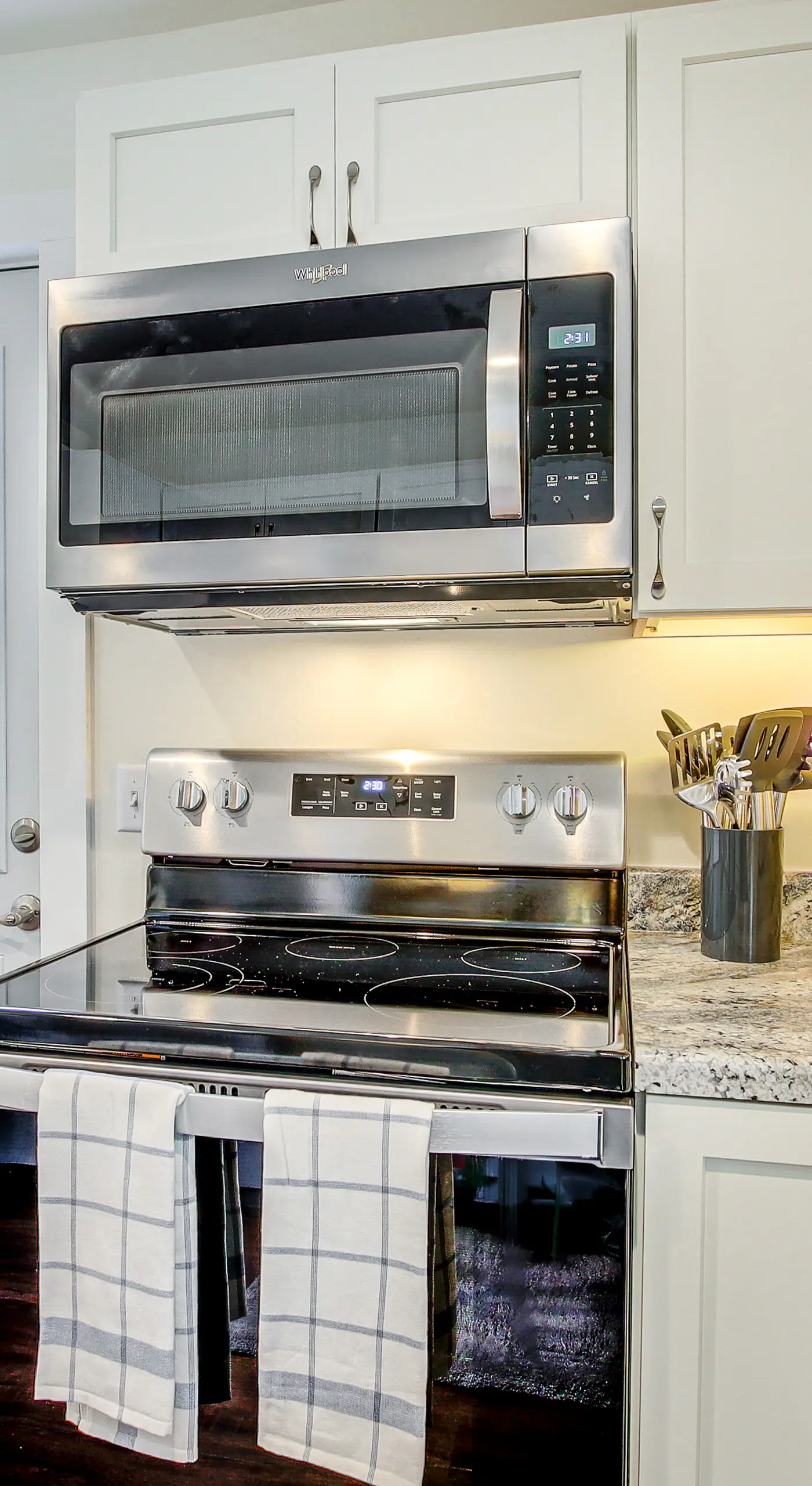Dog-Friendly Sheboygan Home - 1 Mi to Town!