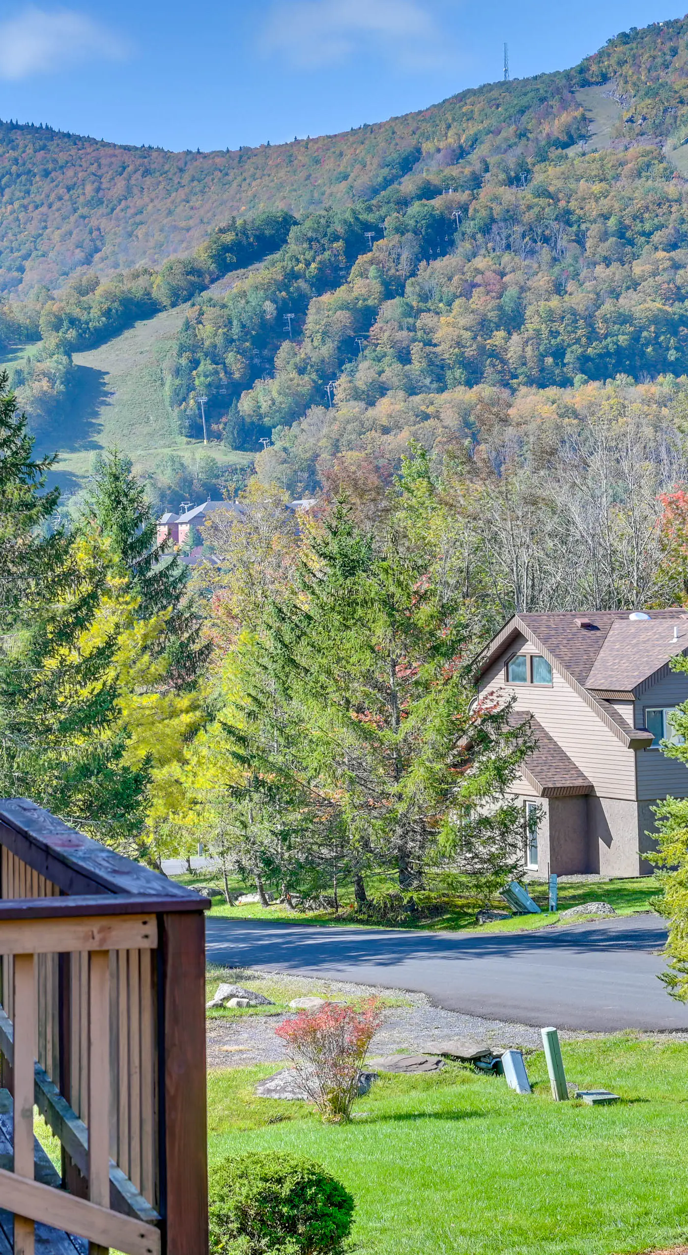 New York Retreat - Furnished Deck & Mountain Views